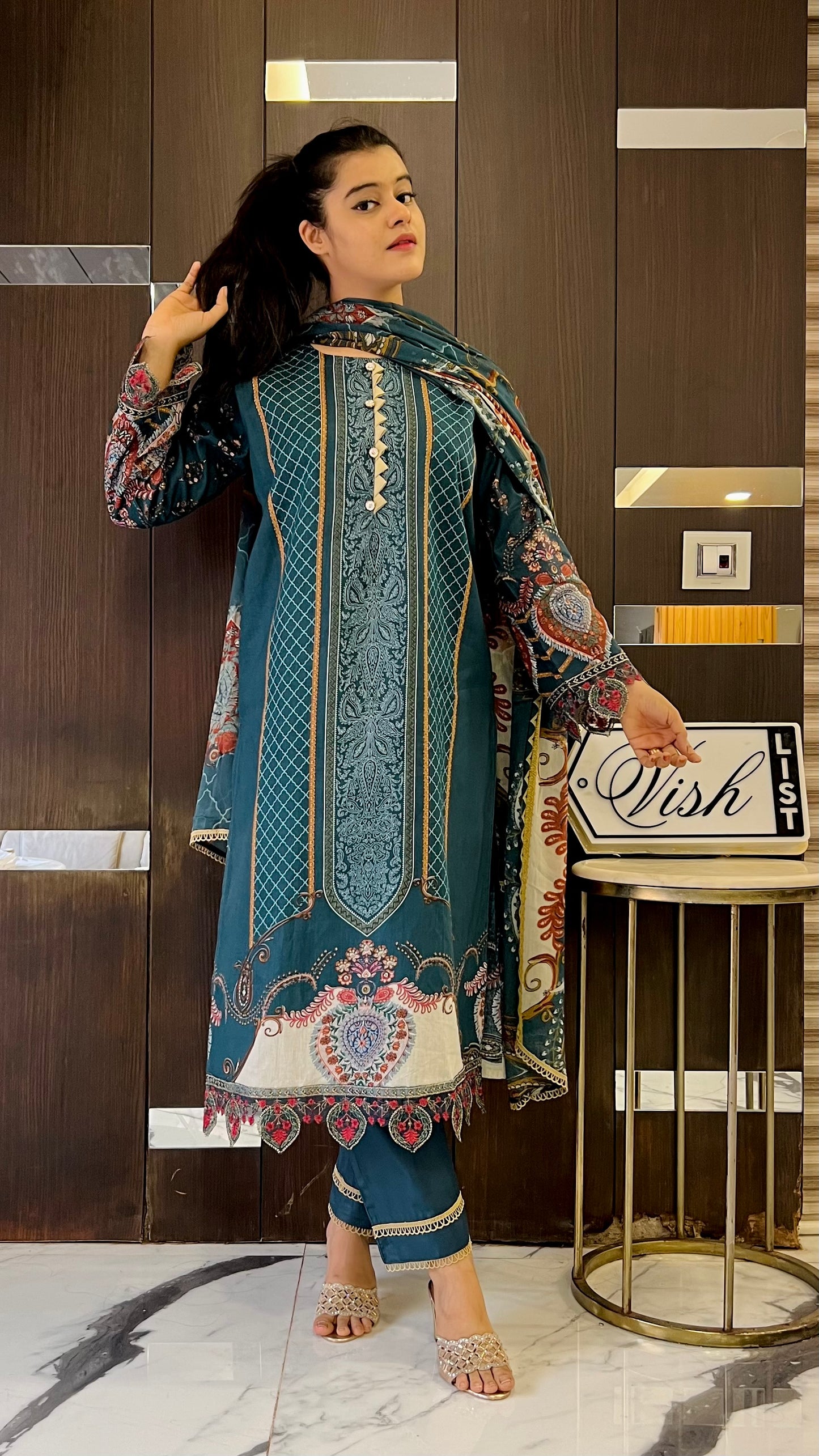 Gulbahar Pakistani Lawn Set 05