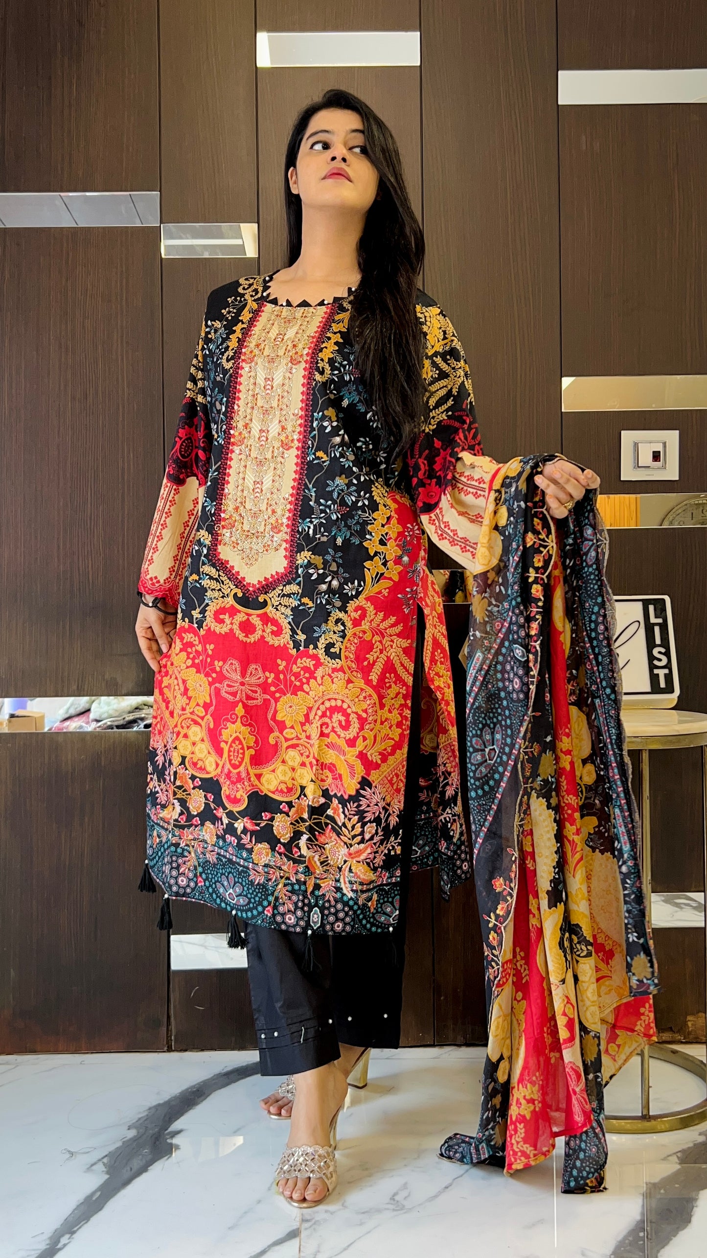 Nida Pakistani Lawn Set 22