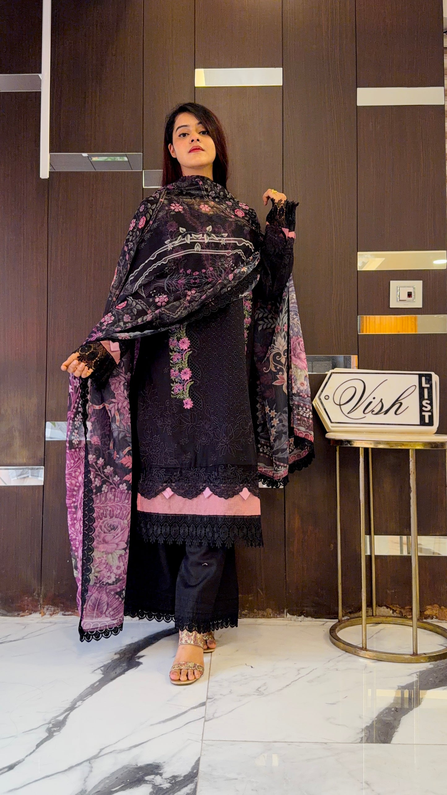 Dananeer Pakistani Luxe Lawn Set 02