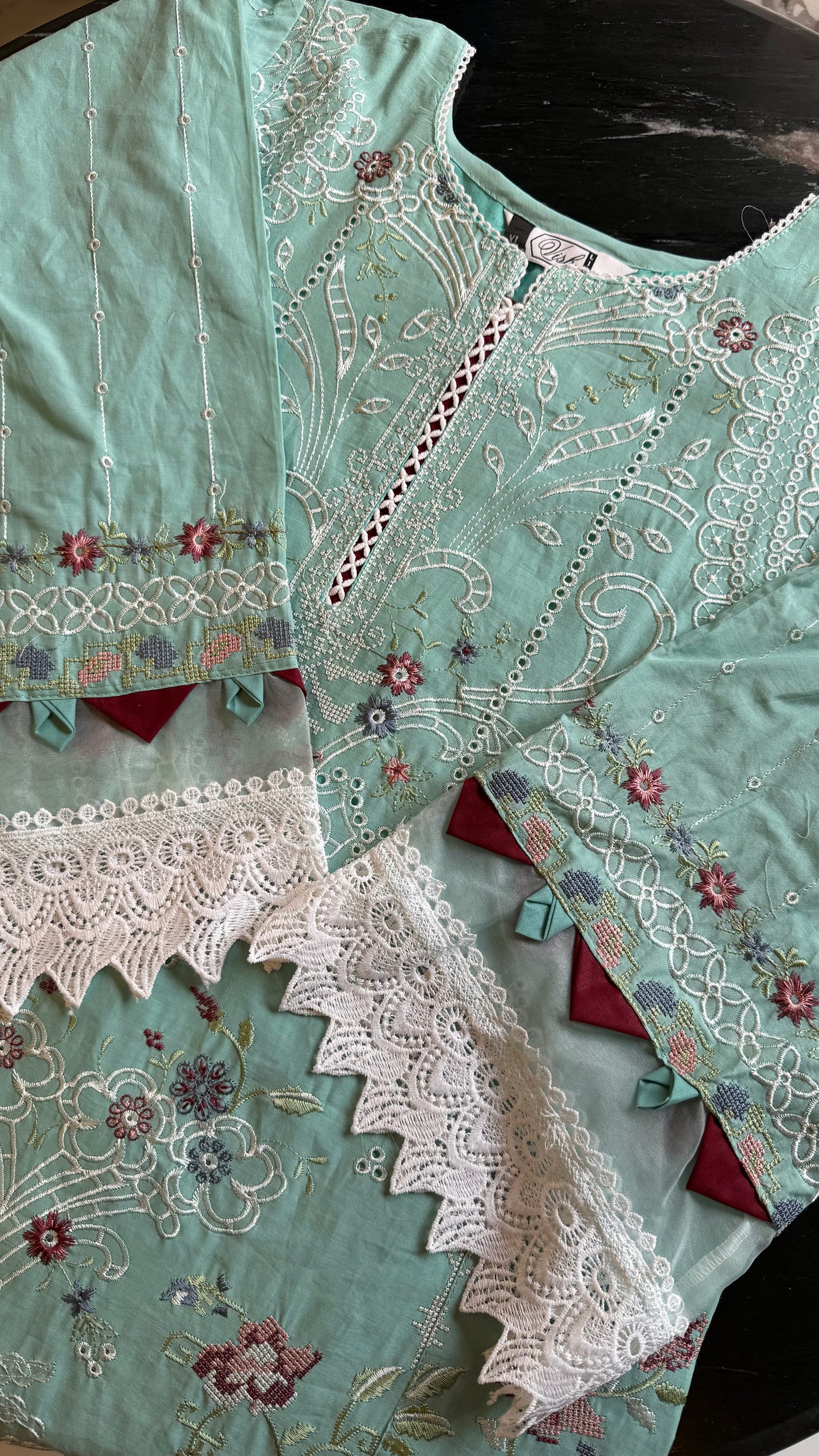 Anah Pakistani Lawn Set 04