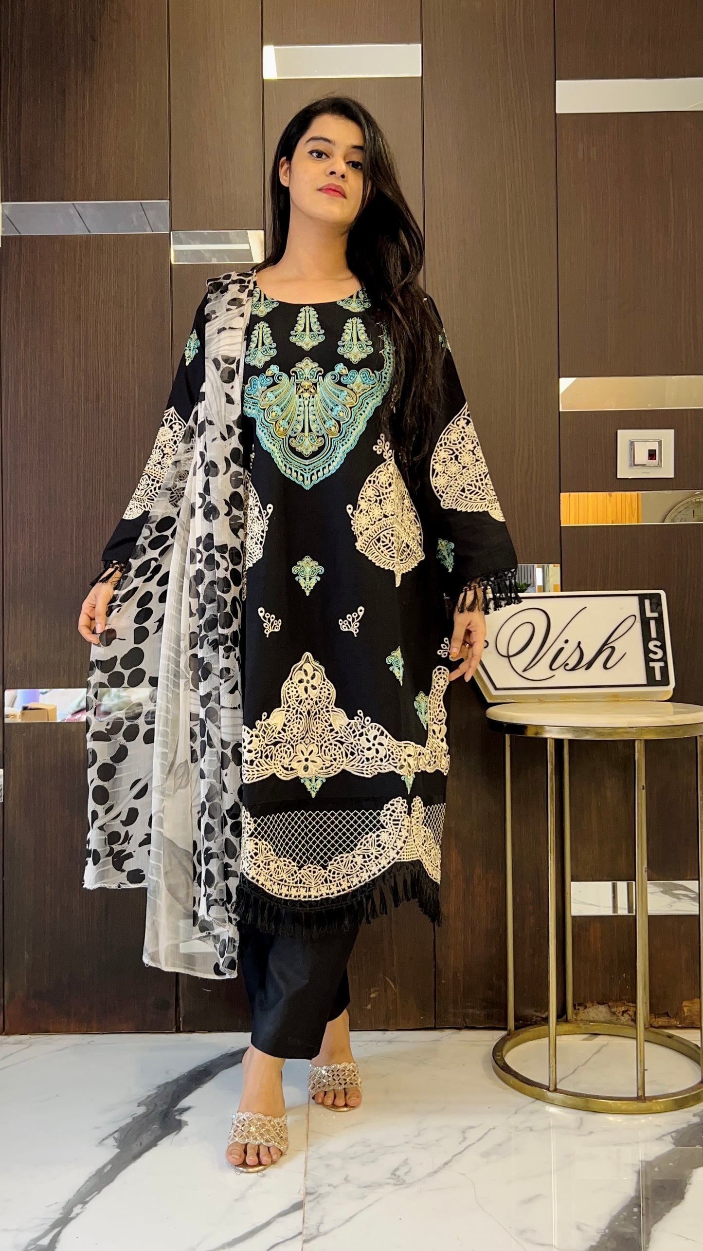 Nida Pakistani Cutwork Lawn Set 27