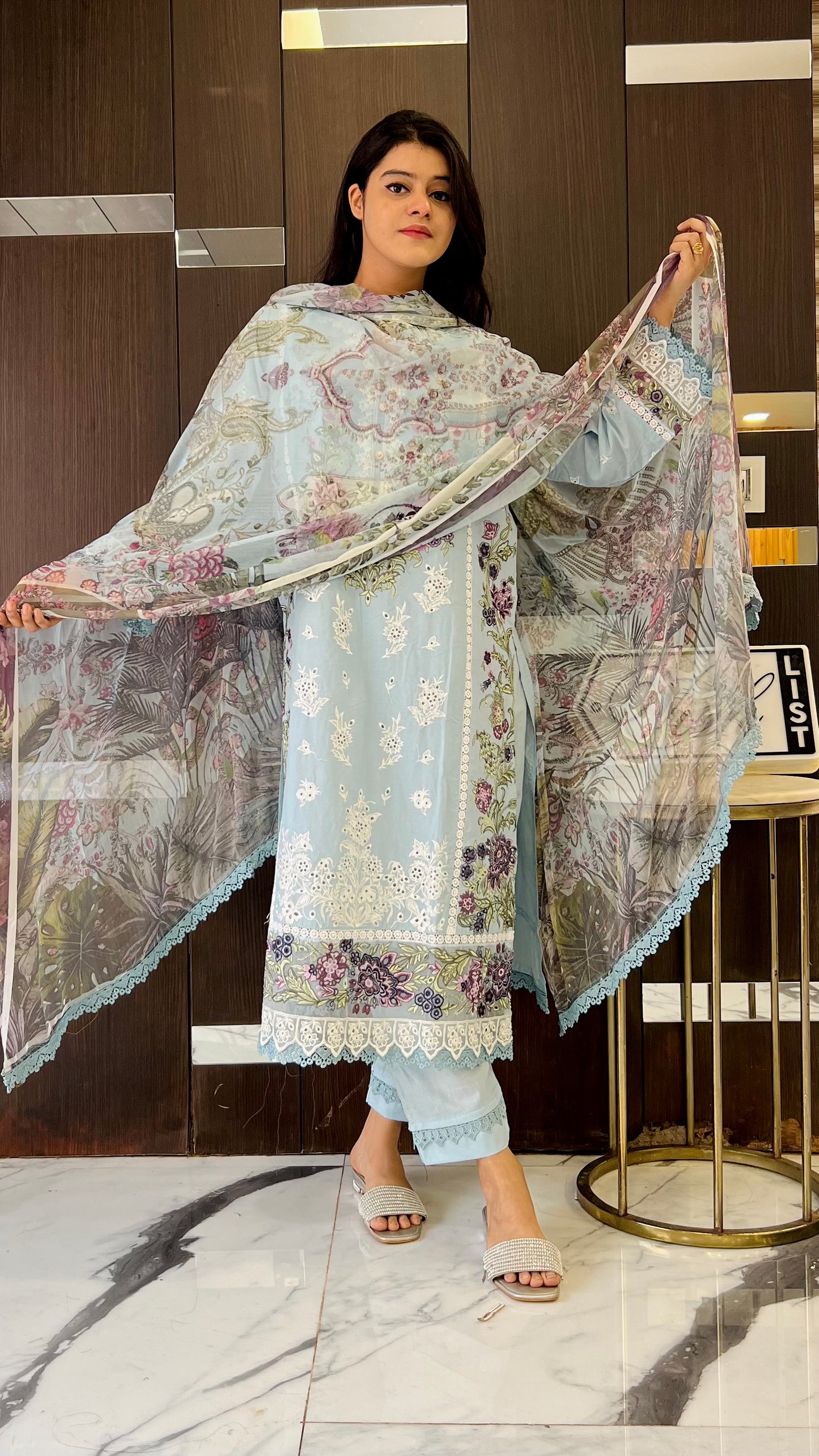 Hania Pakistani Luxe Lawn Set 04