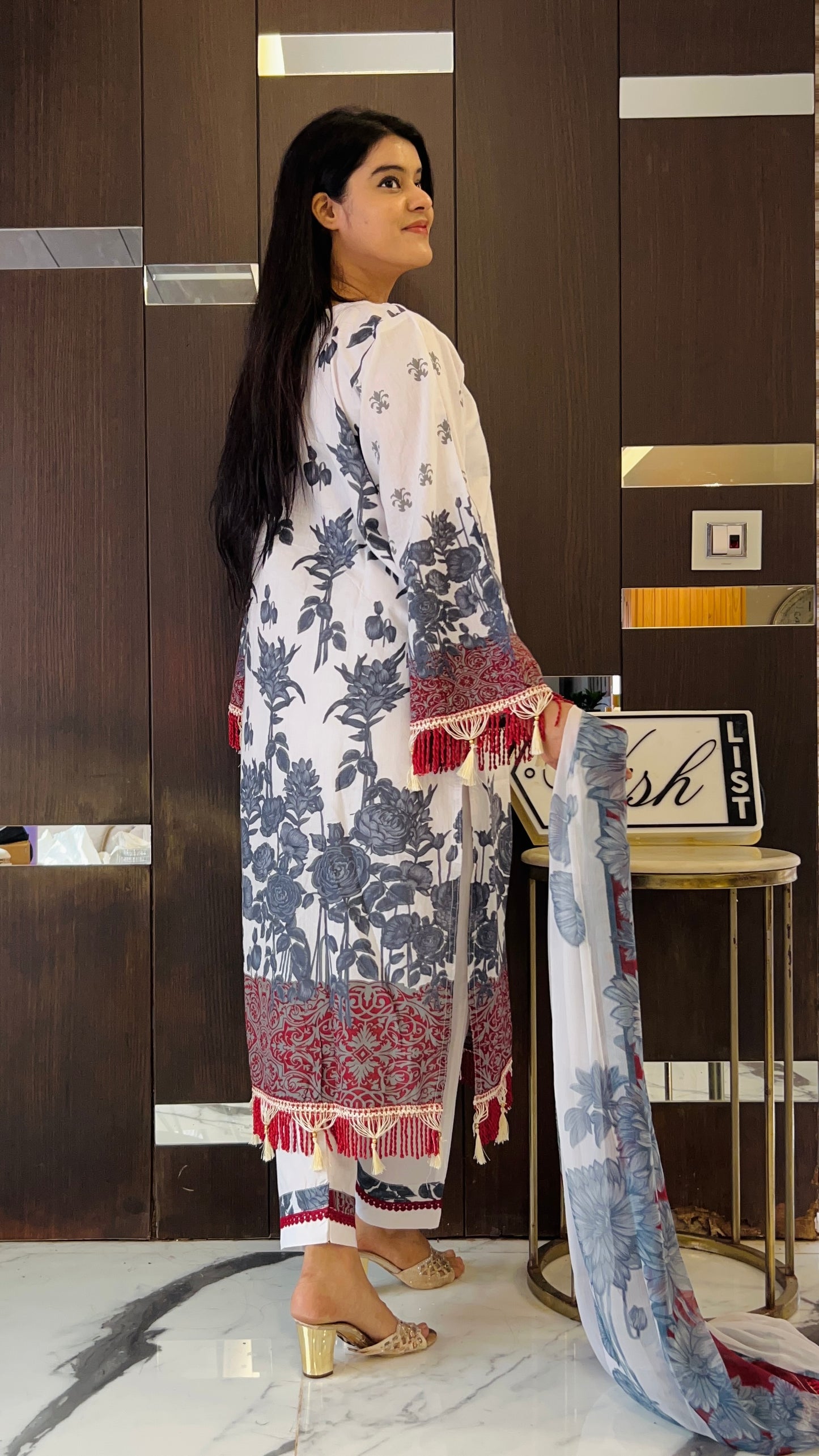 Laiba Pakistani Lawn Set 12