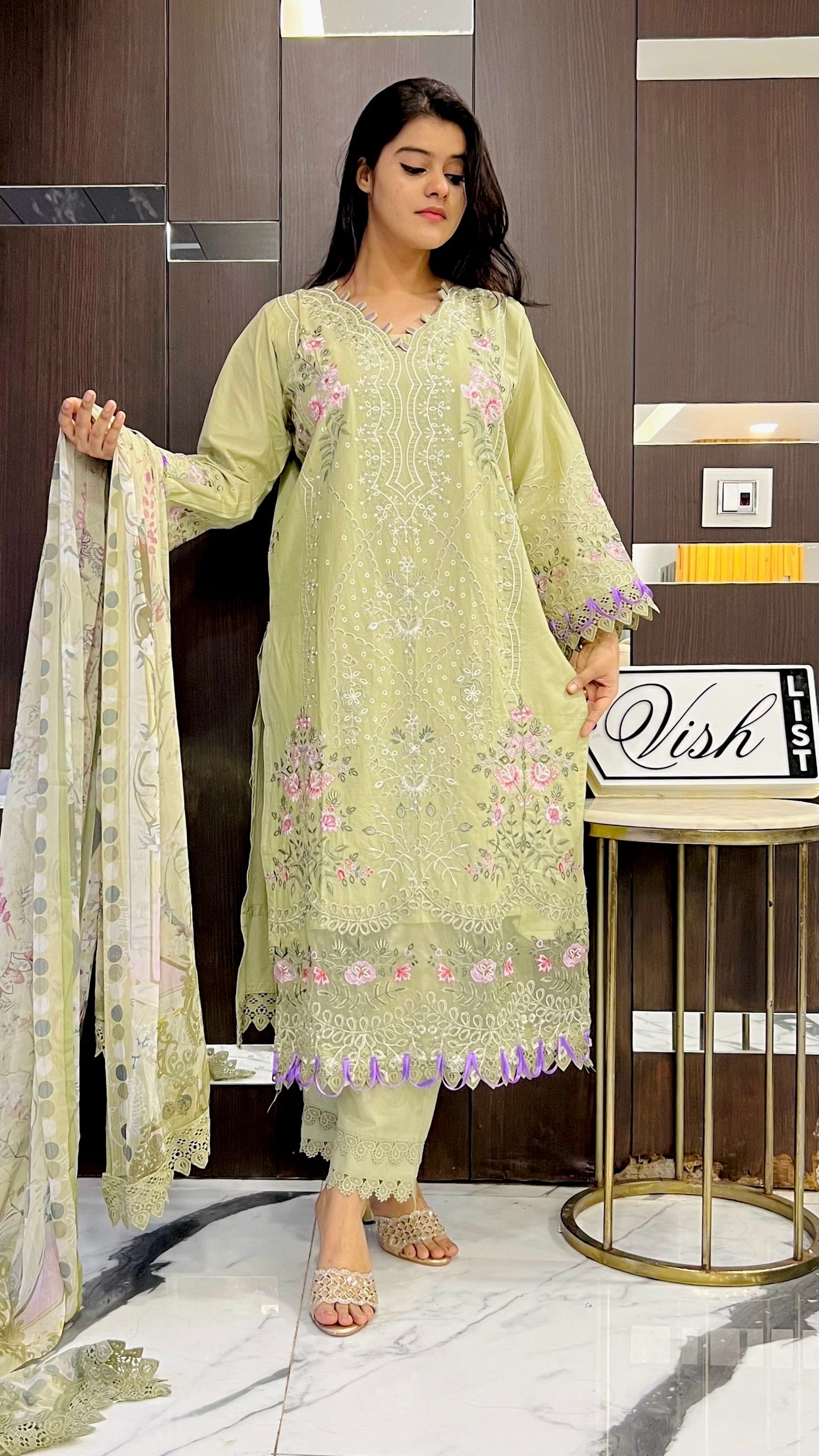 Hania Pakistani Luxe Lawn Set 05