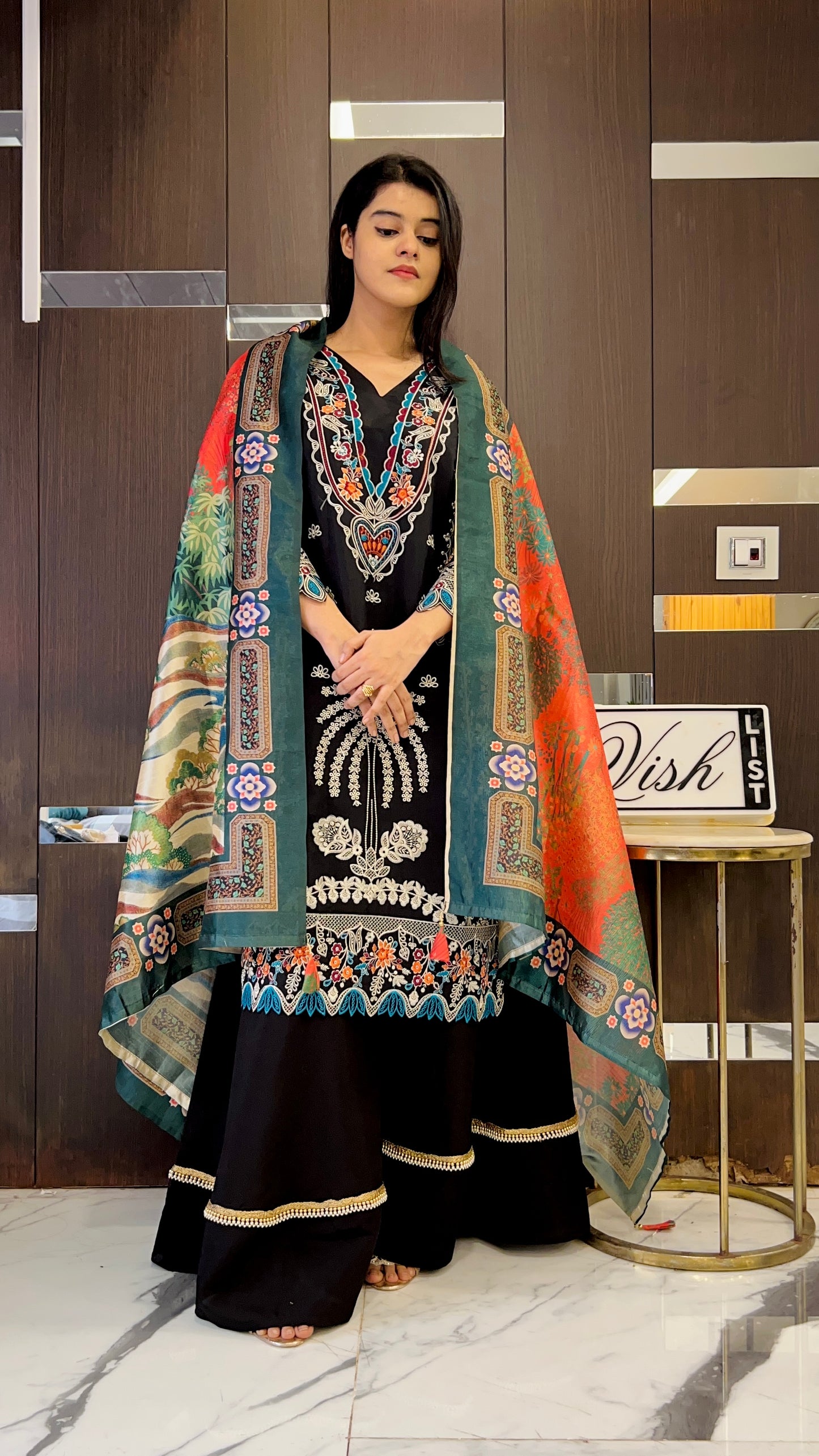Roshi Pakistani Lawn Set 01