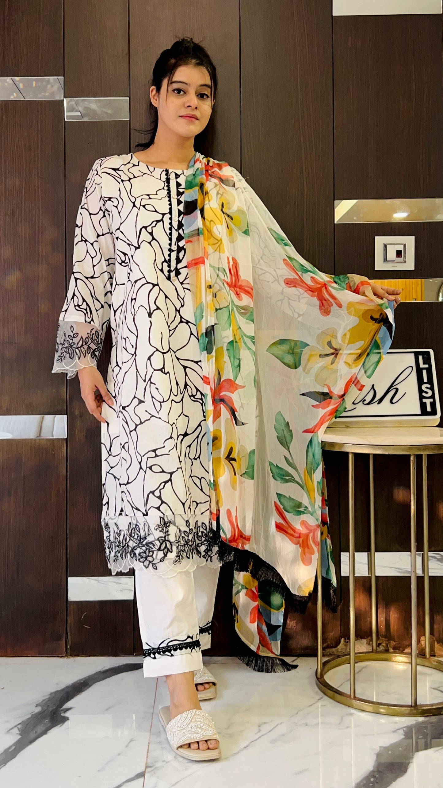 Noor-e-Ramadan Pakistani Lawn Set 09