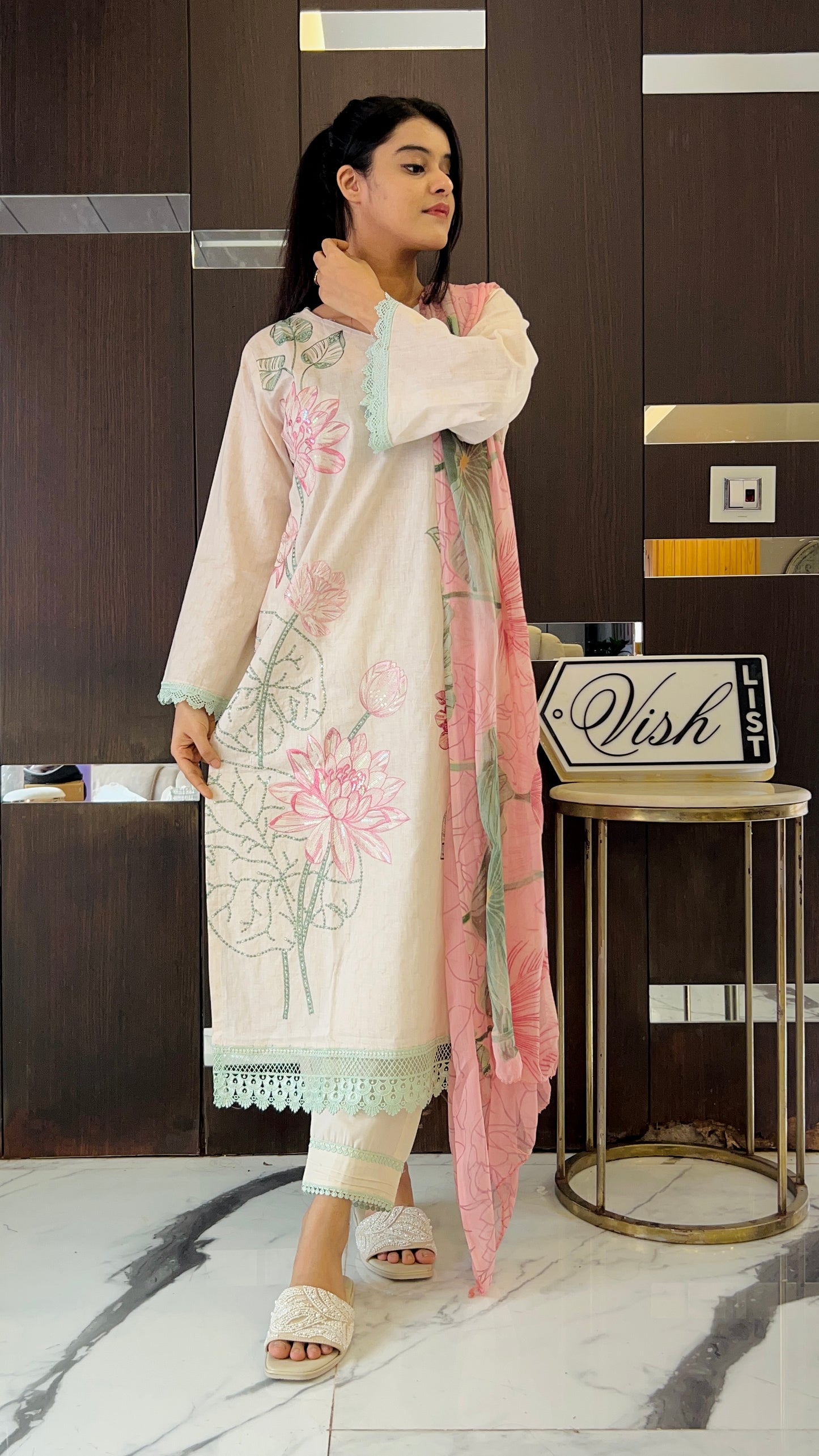 Laiba Pakistani Lawn Set 04