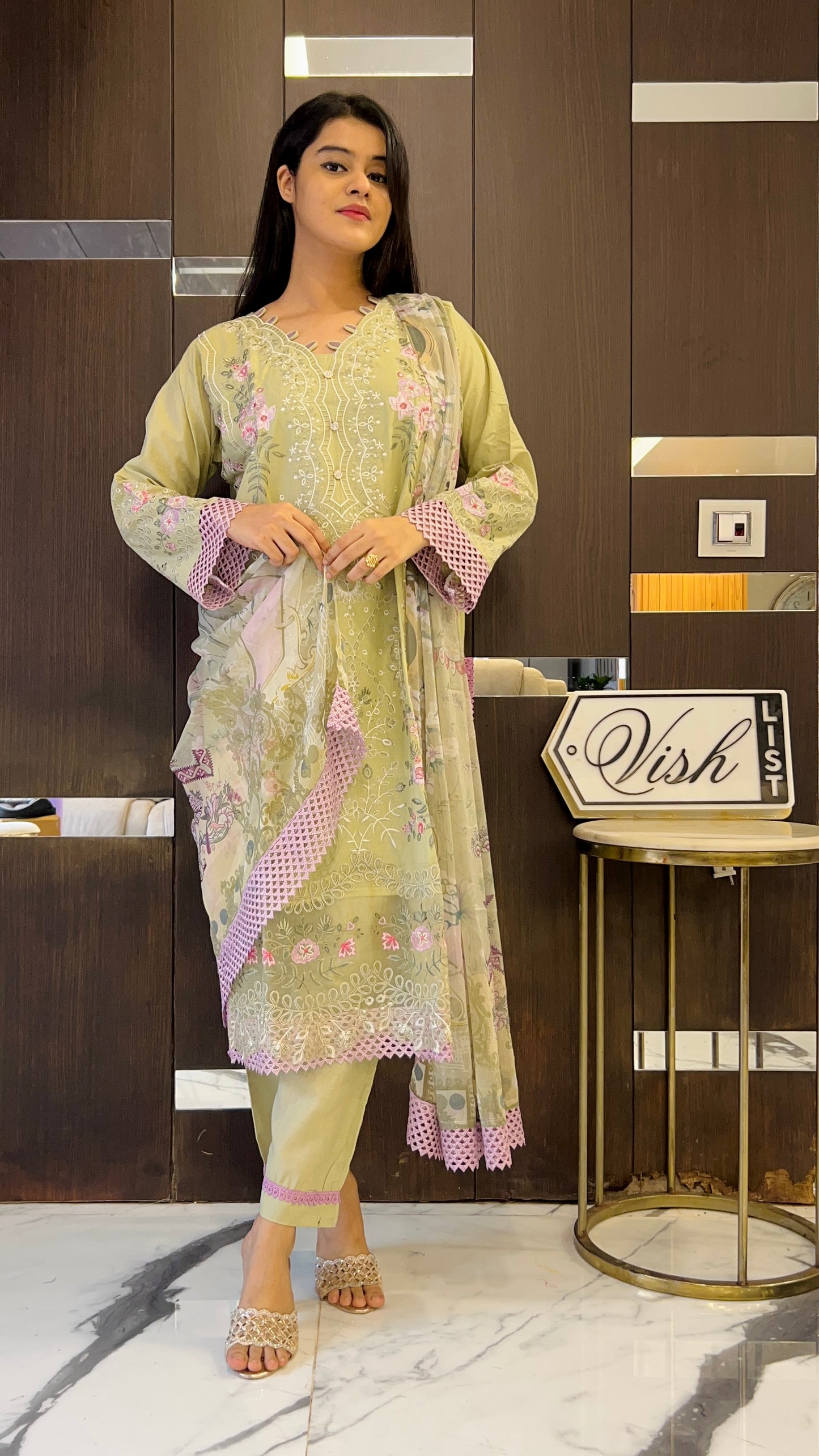 Lubna Pakistani Lawn Set 06