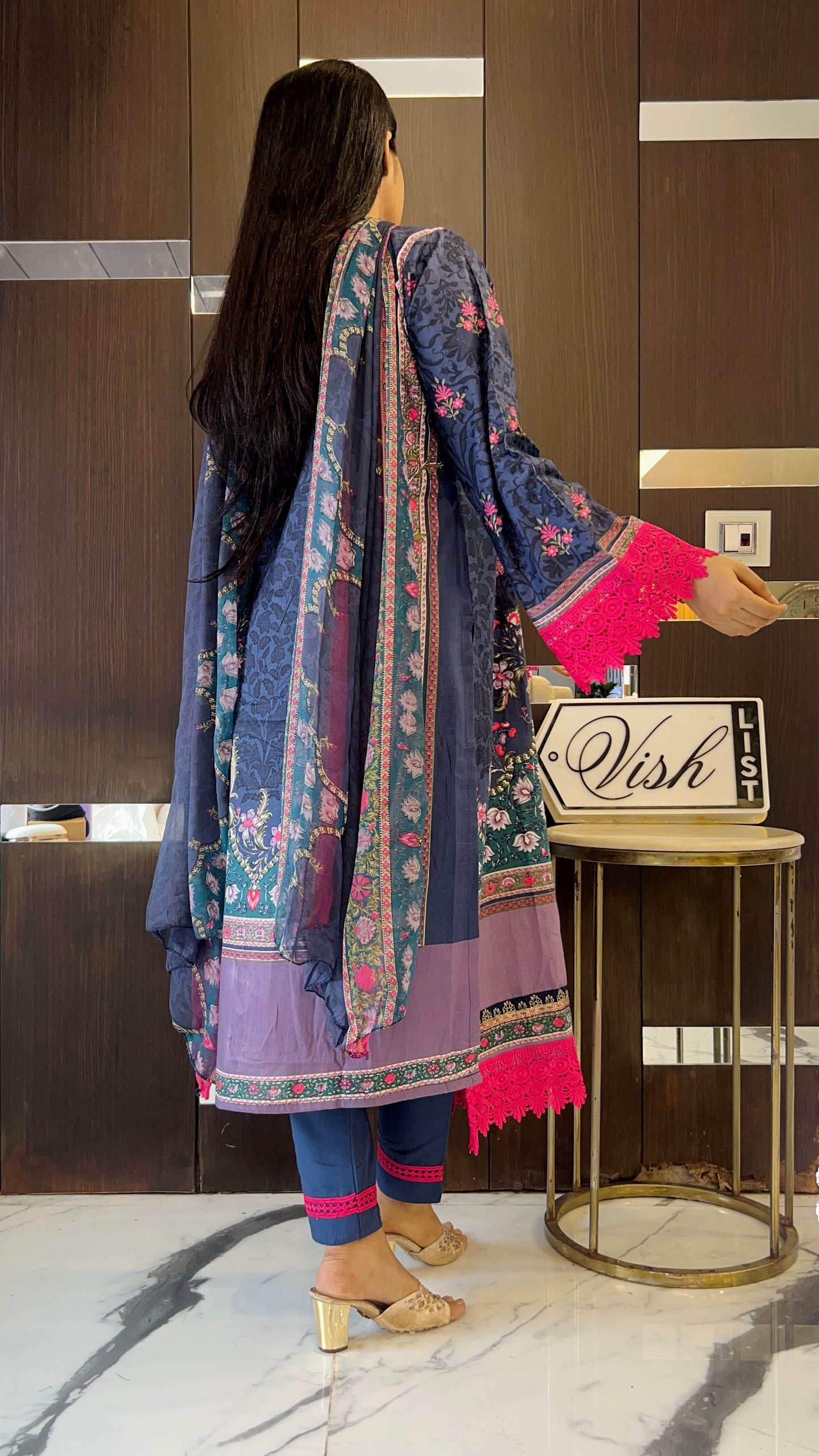 Laiba Pakistani Lawn Set 06