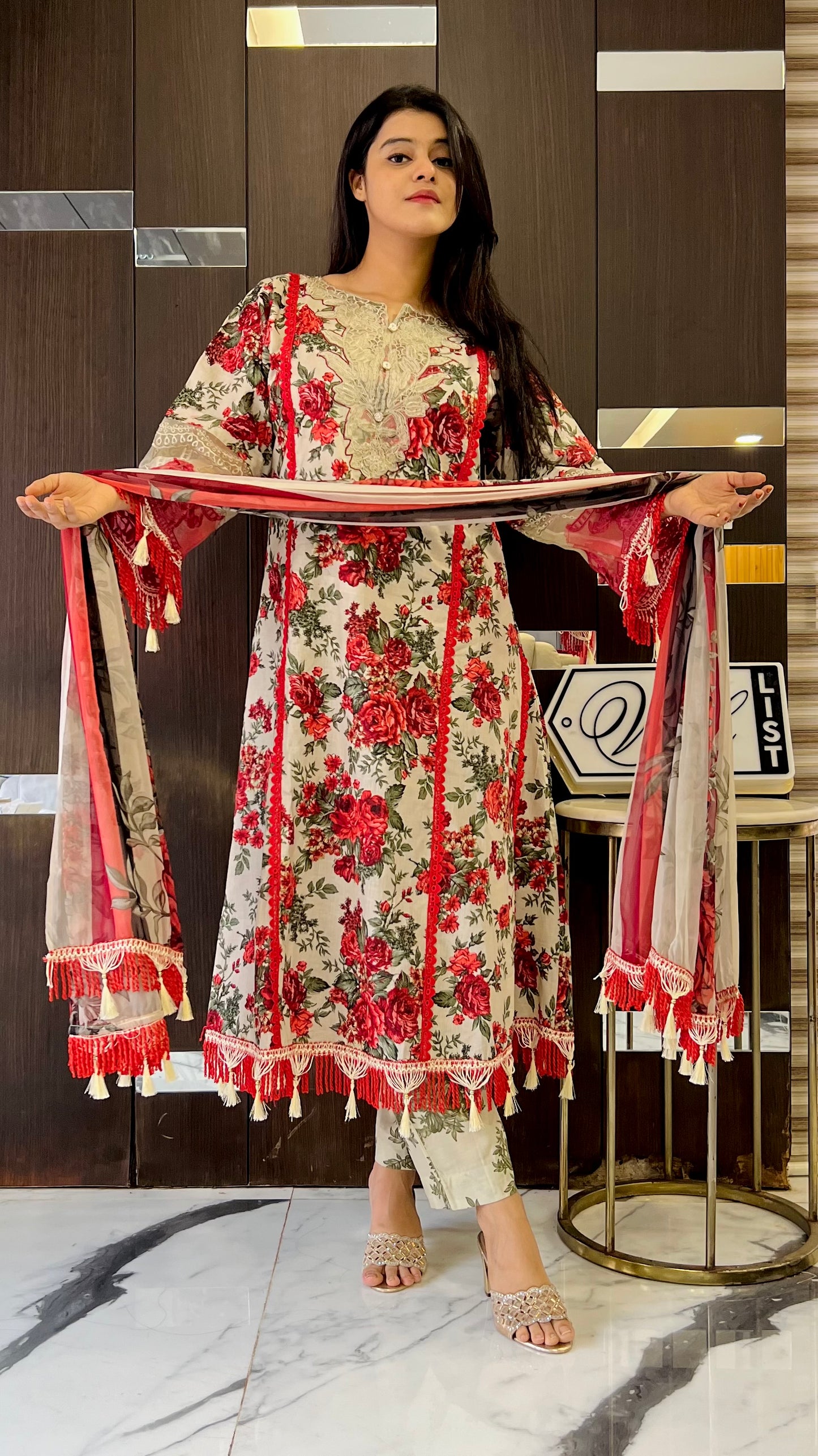 Gulbahar Pakistani Lawn Set 01