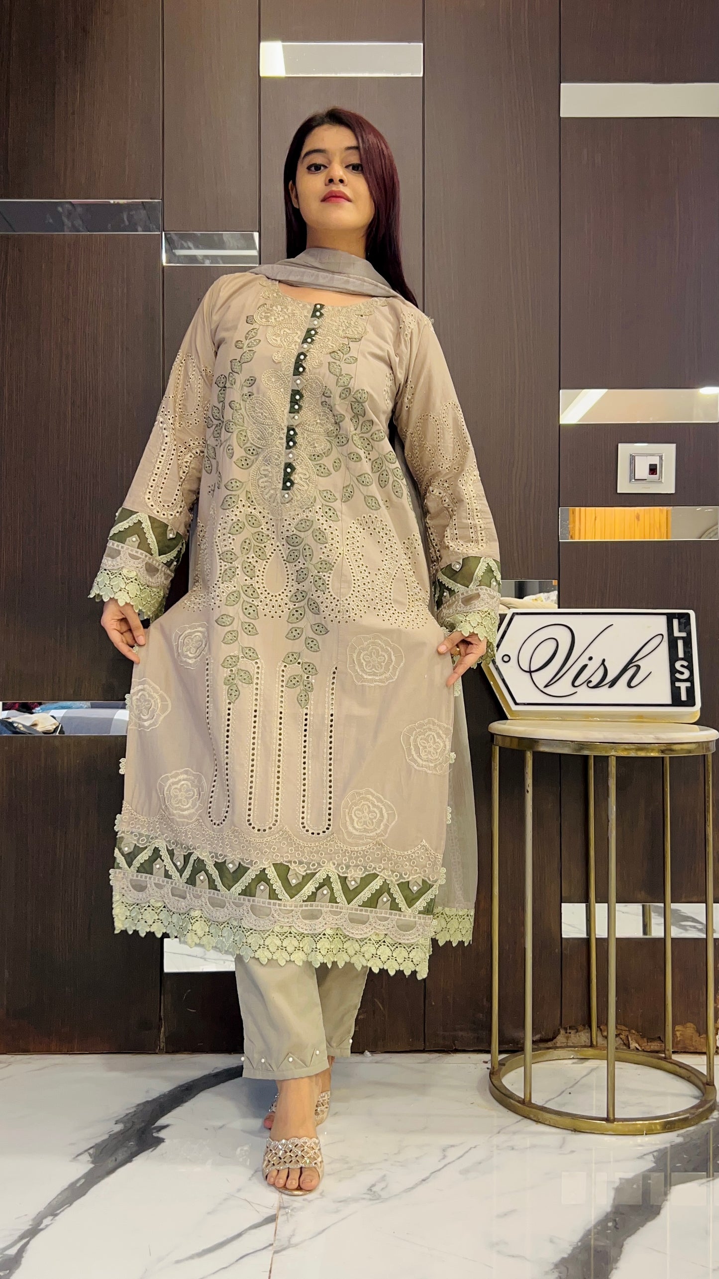 Hafza Pakistan Luxe Lawn Set 08