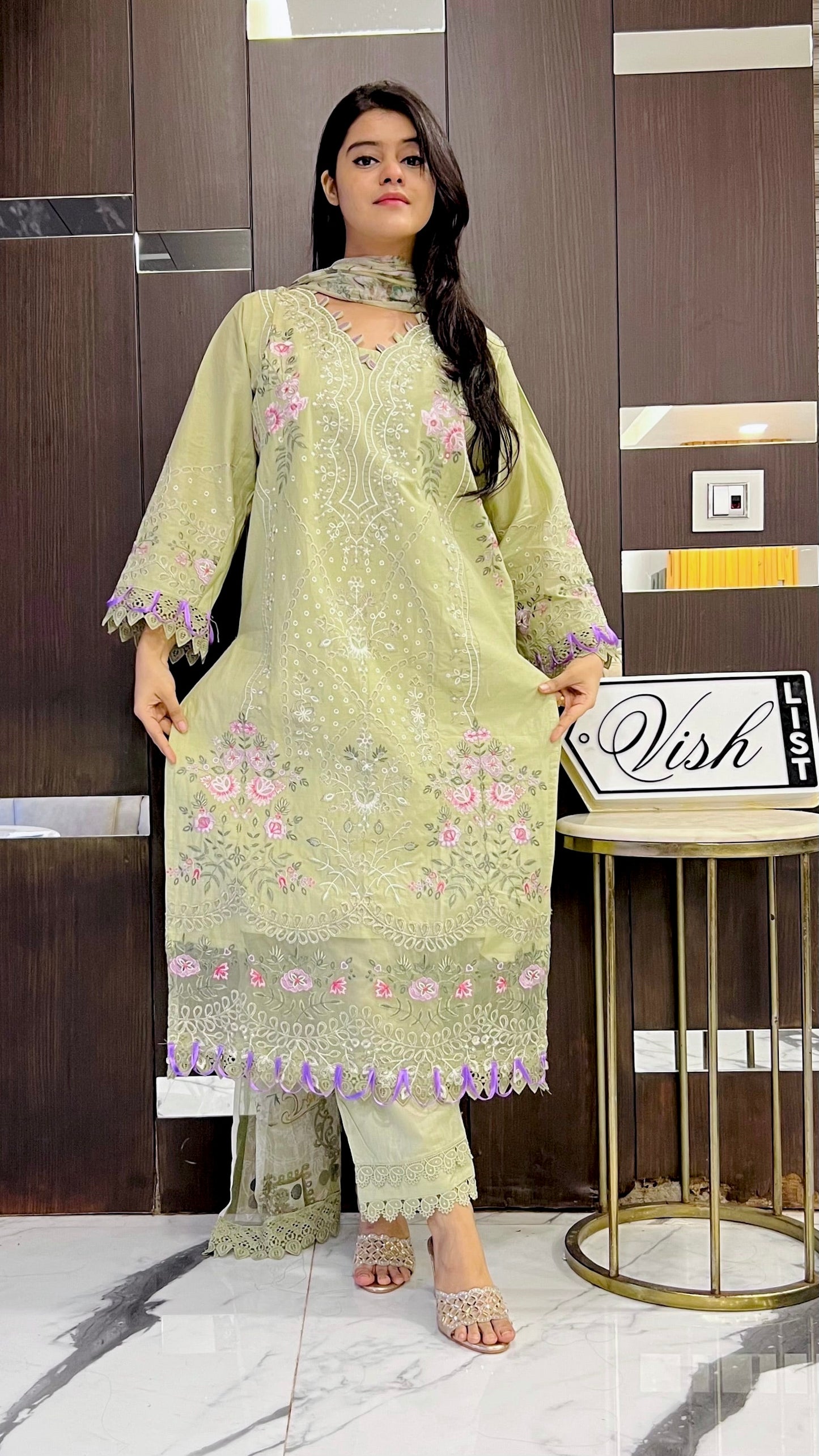 Hania Pakistani Luxe Lawn Set 05