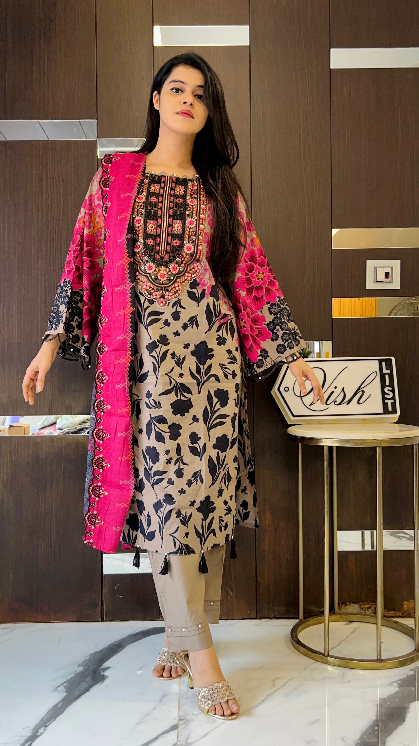 Nida Pakistani Lawn Set 17