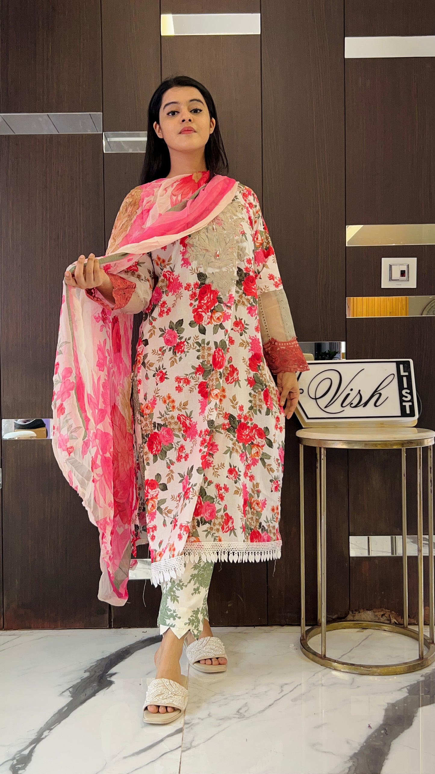 Laiba Pakistani Lawn Set 01
