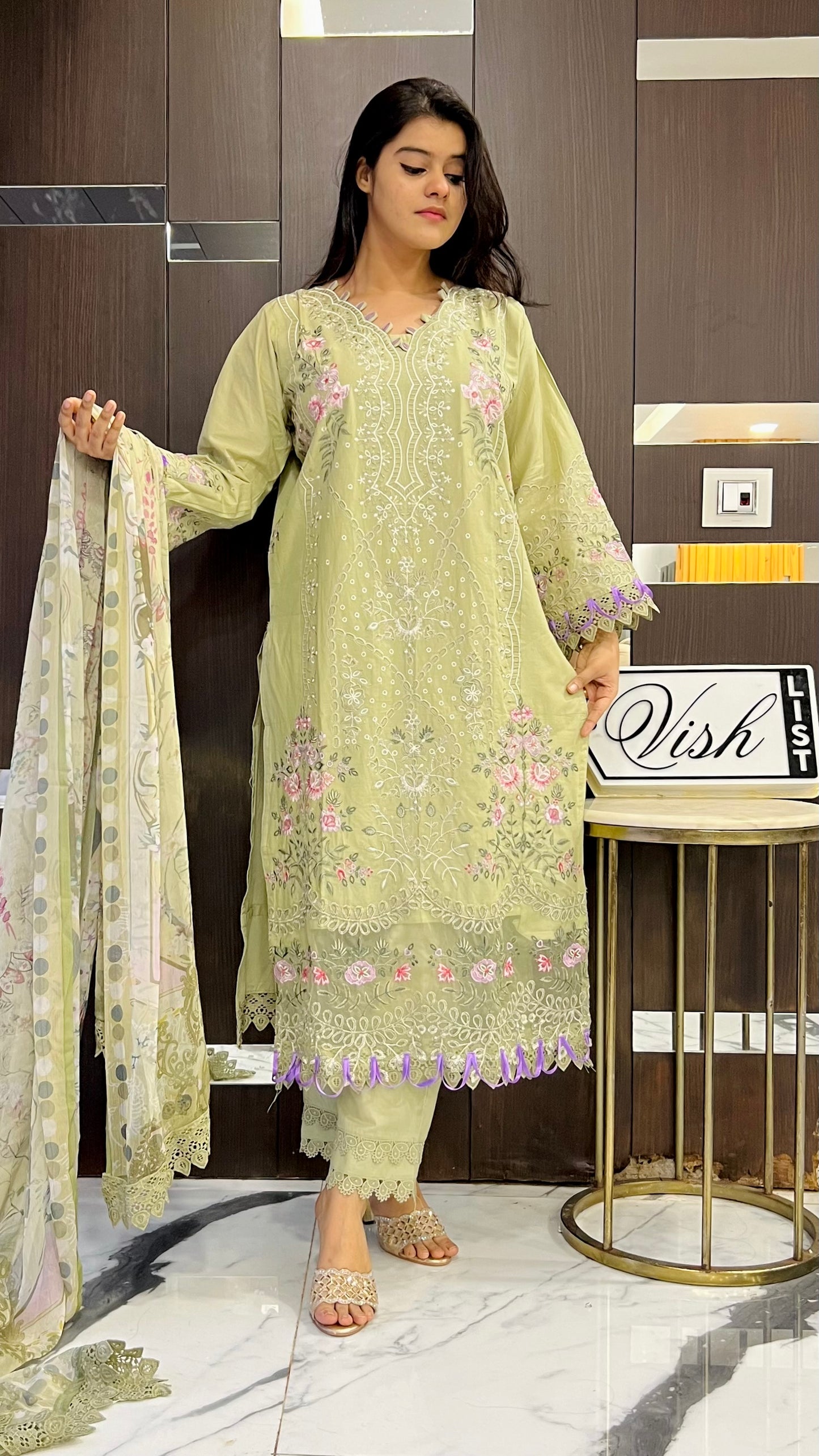 Hania Pakistani Luxe Lawn Set 05