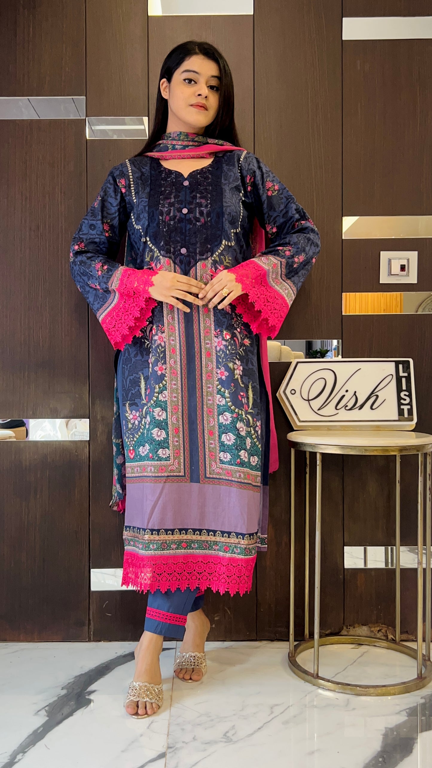 Laiba Pakistani Lawn Set 06