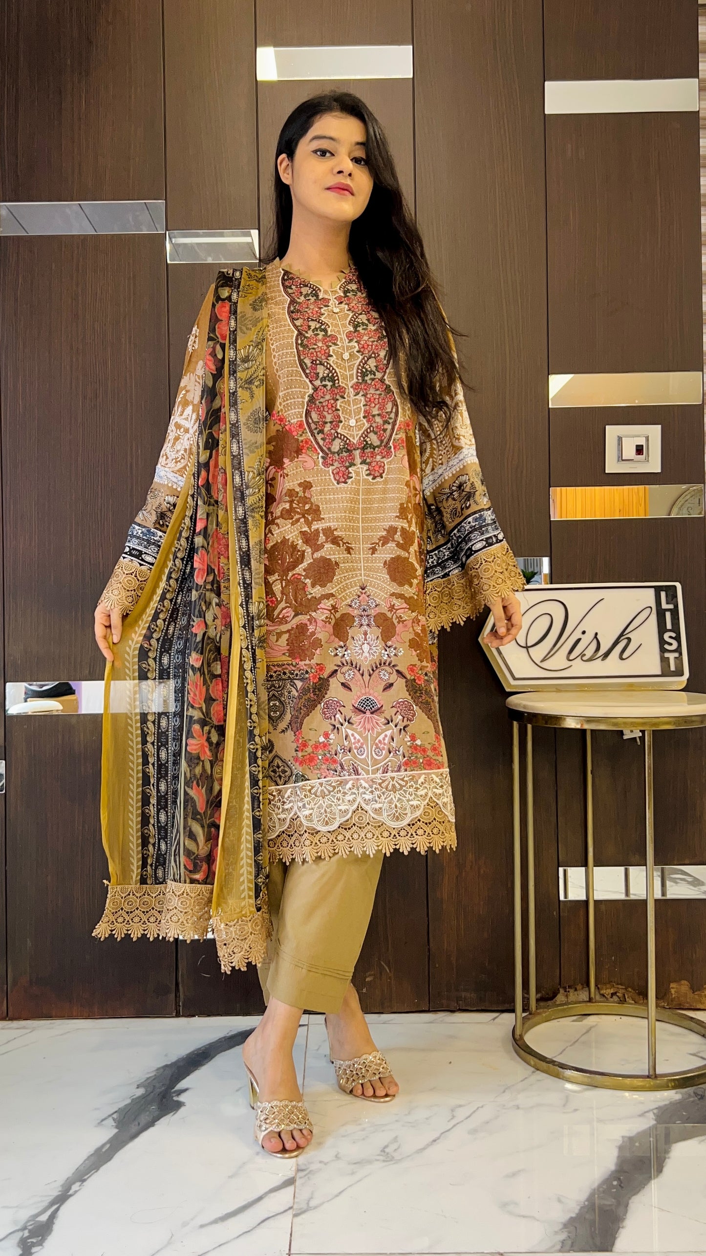 Lubna Pakistani Lawn Set 02