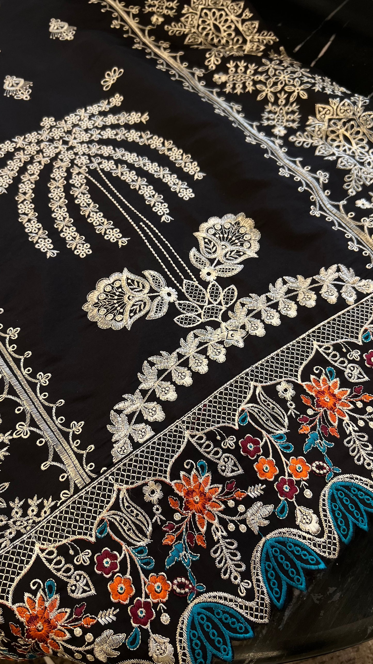 Roshi Pakistani Lawn Set 01