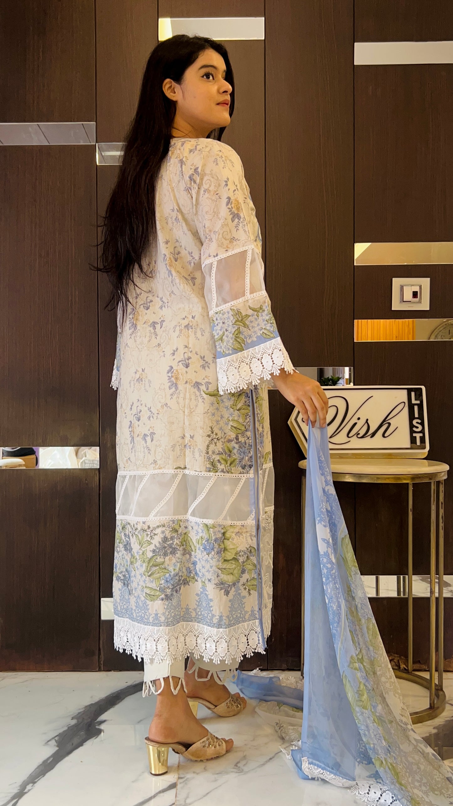 Laiba Pakistani Lawn Set 15