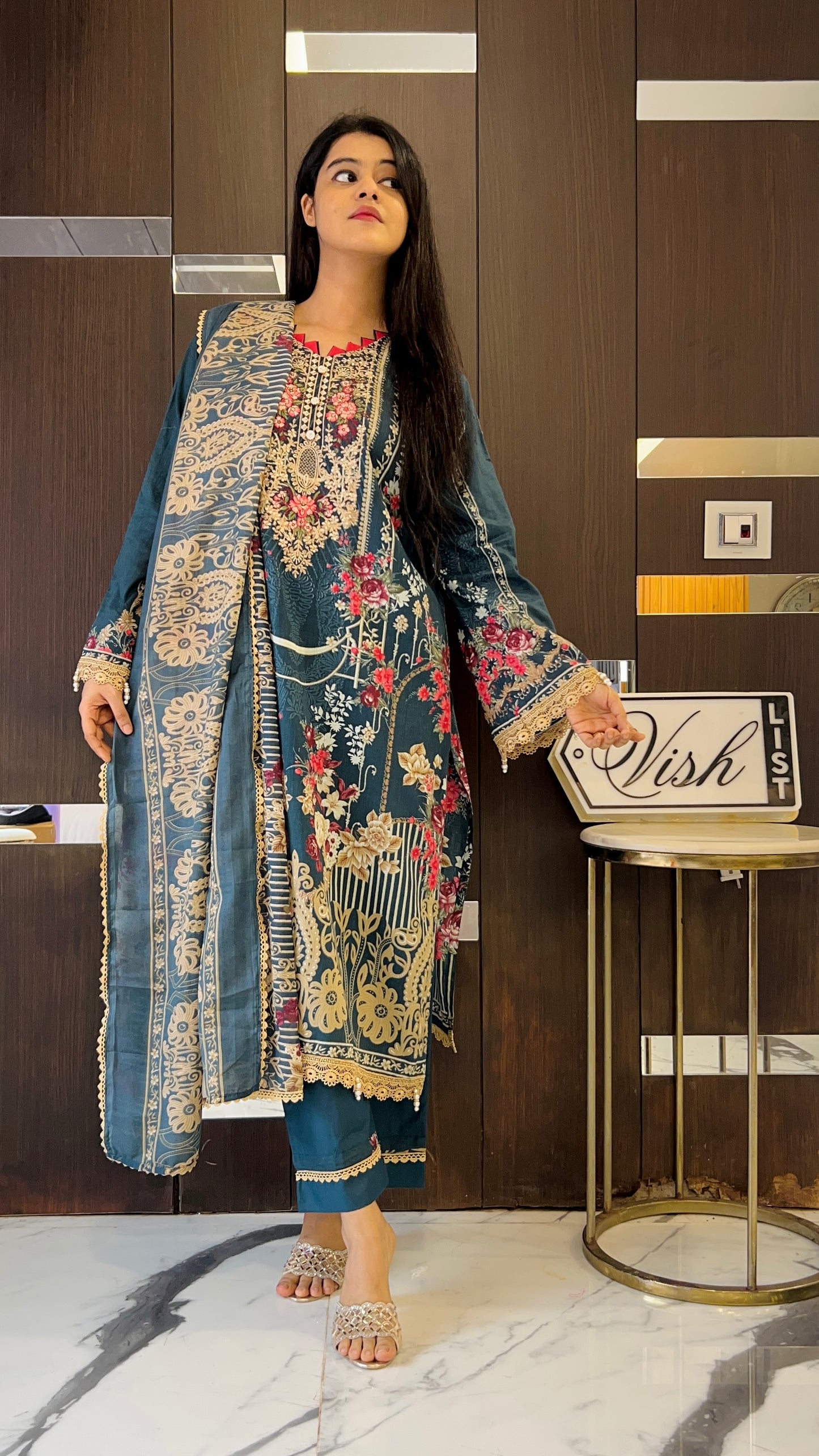 Lubna Pakistani Lawn Set 05