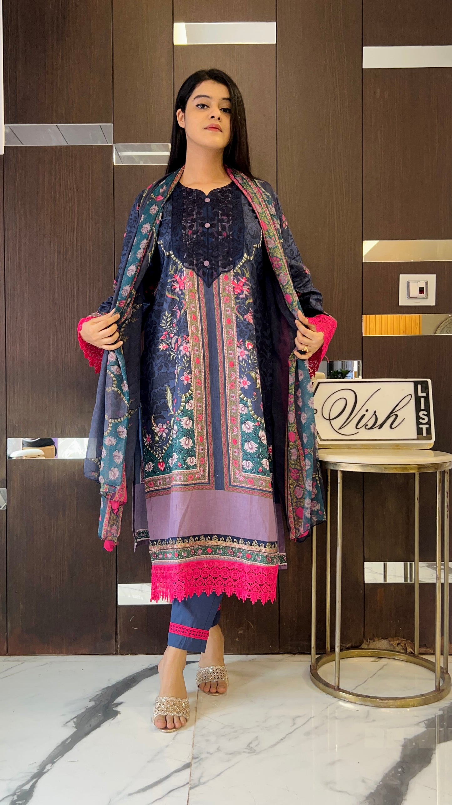 Laiba Pakistani Lawn Set 06
