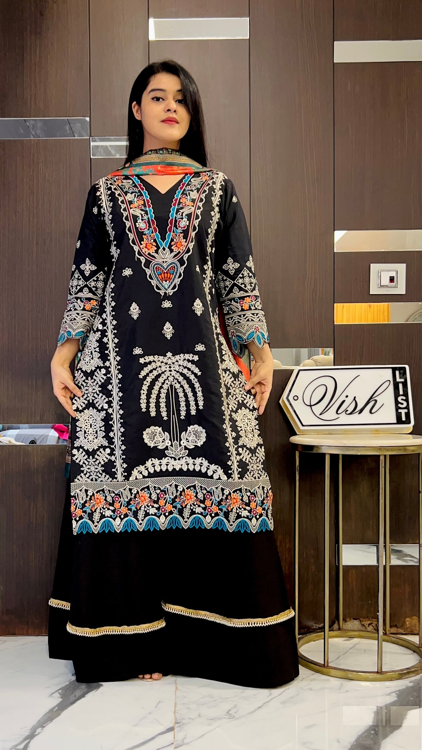 Roshi Pakistani Lawn Set 01