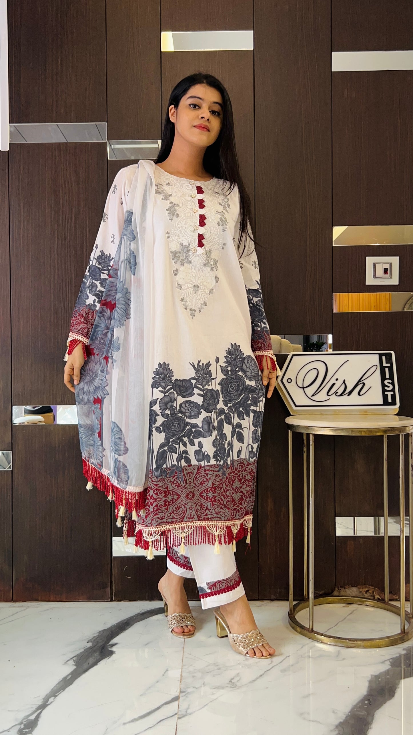 Laiba Pakistani Lawn Set 12