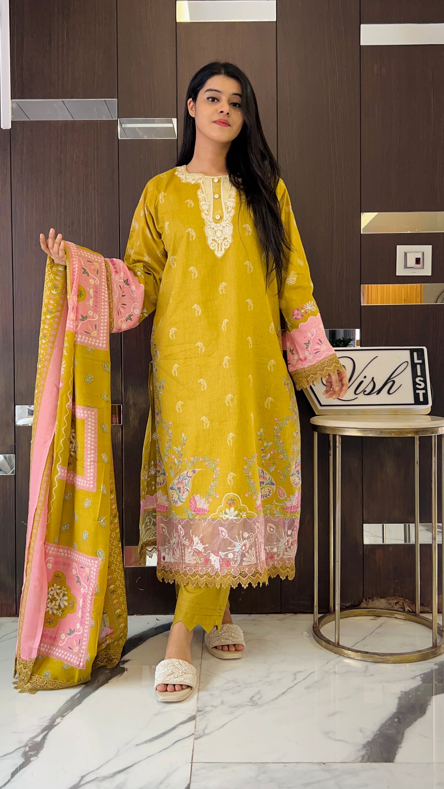 Laiba Pakistani Lawn Set 09