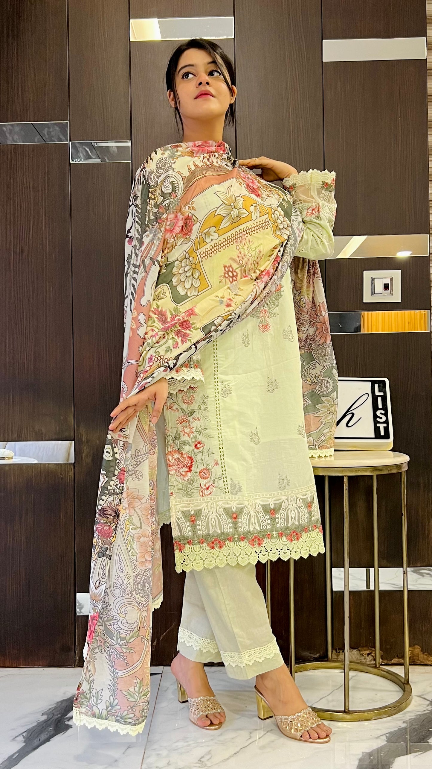 Hania Pakistani Luxe Lawn Set 06