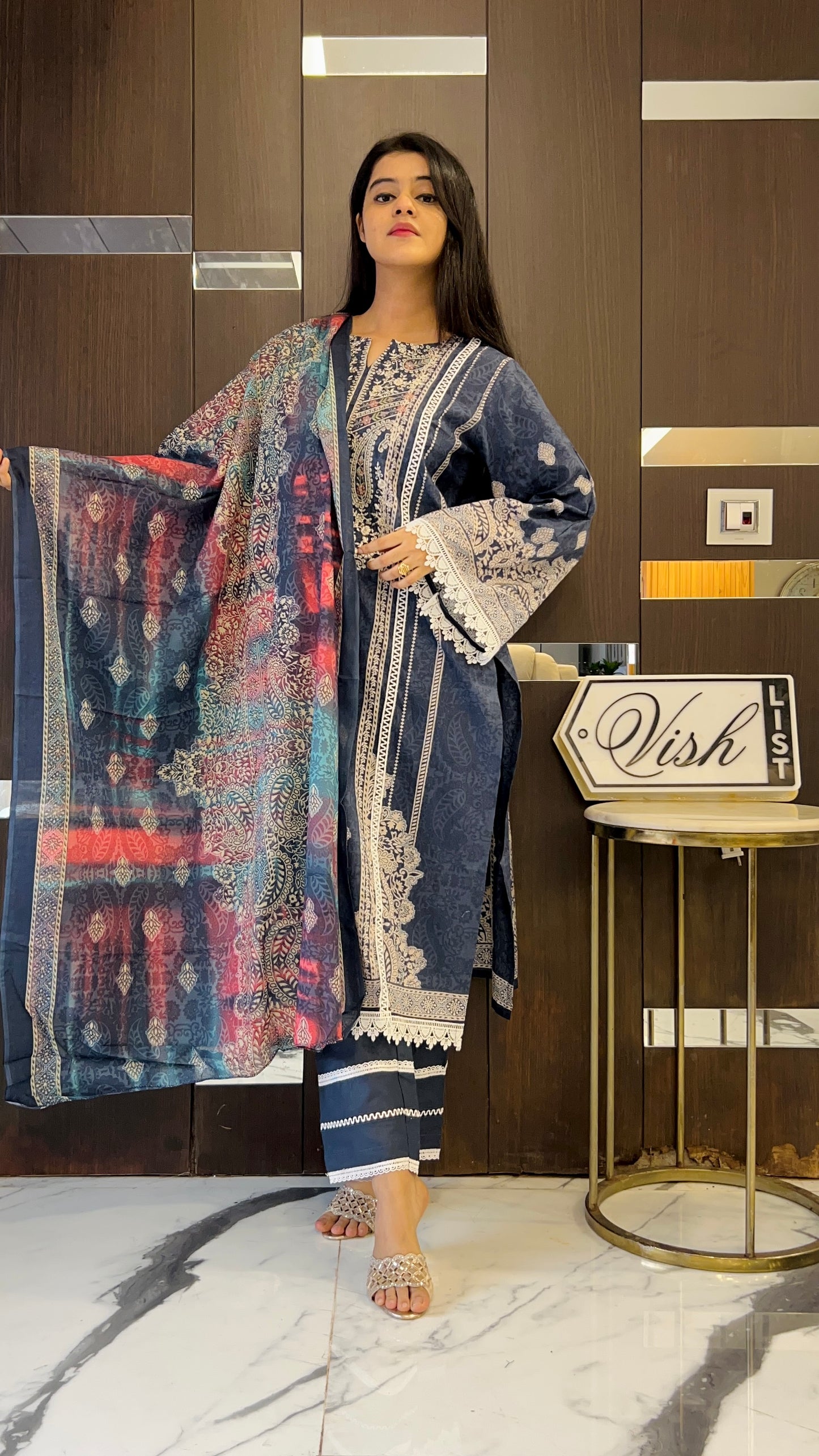 Lubna Pakistani Lawn Set 08