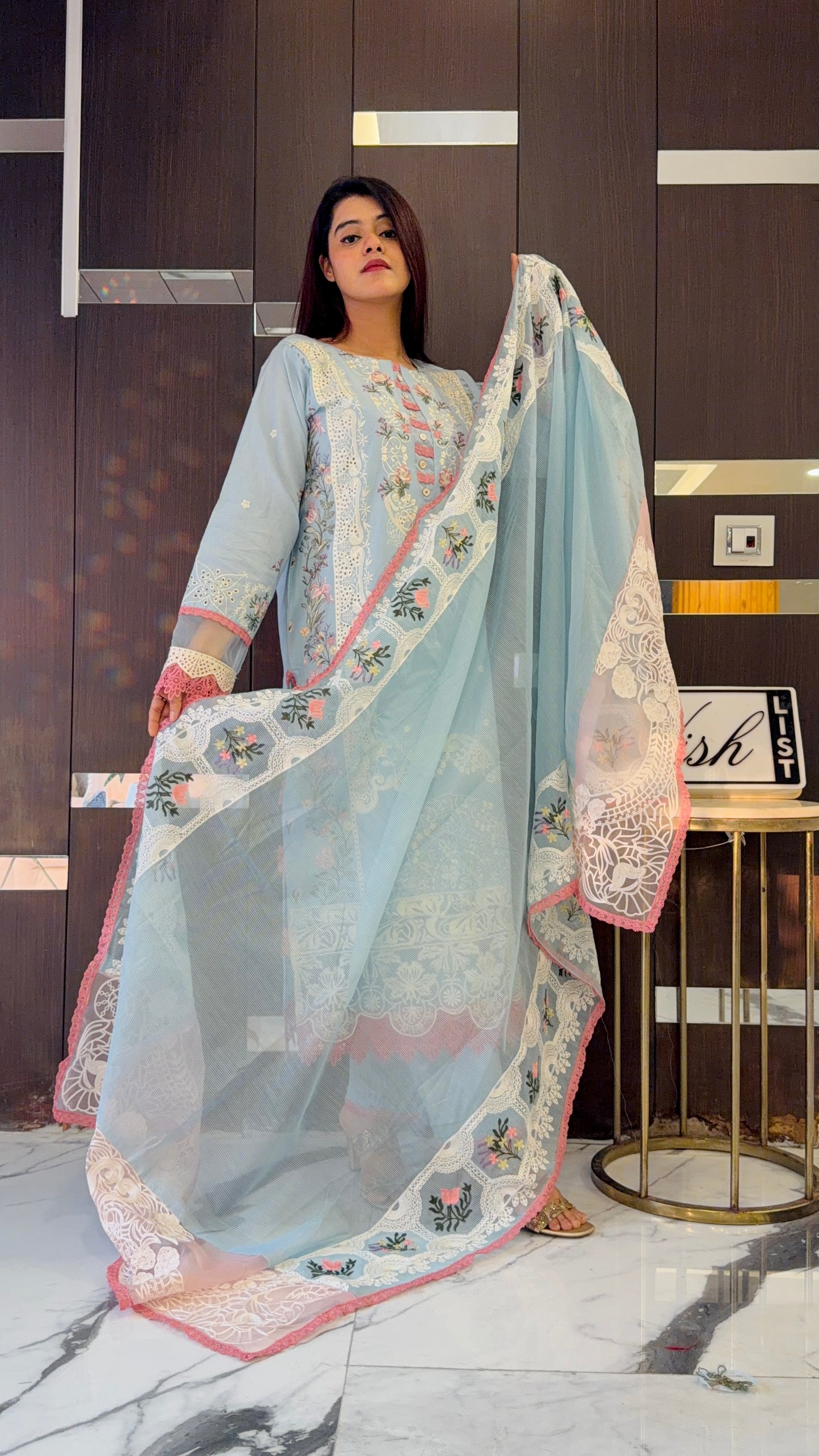 Anah Pakistani Lawn Set 05