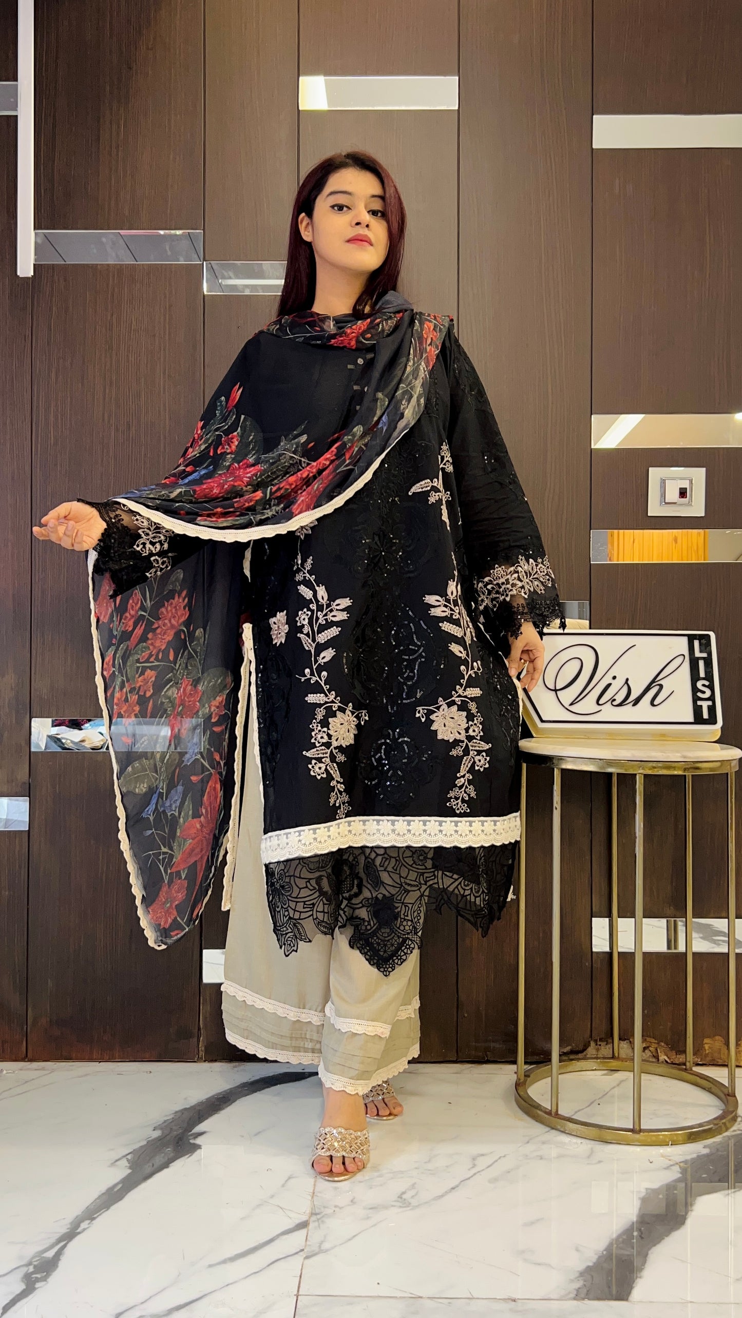 Hafza Pakistan Luxe Lawn Set 02