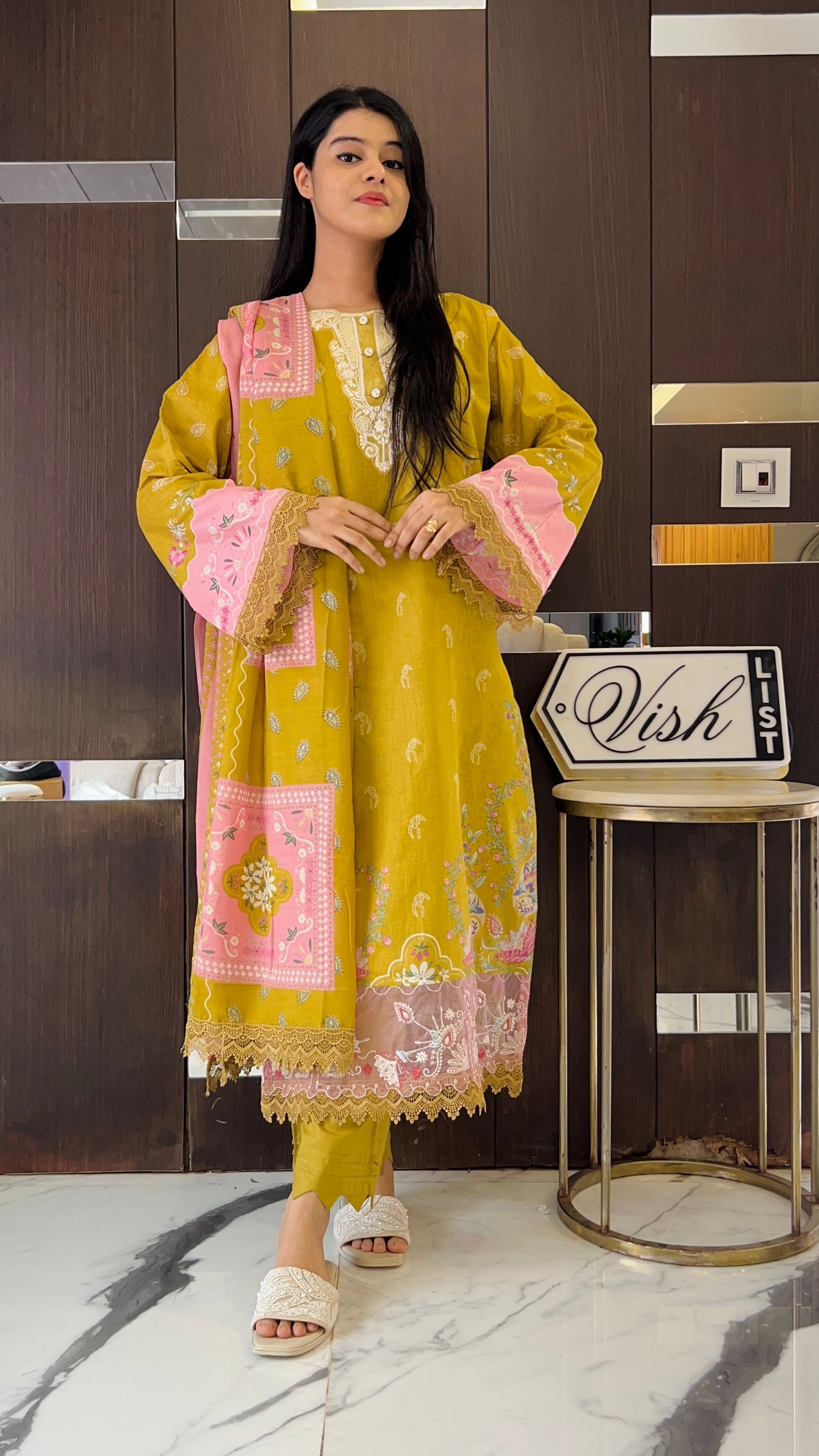 Laiba Pakistani Lawn Set 09