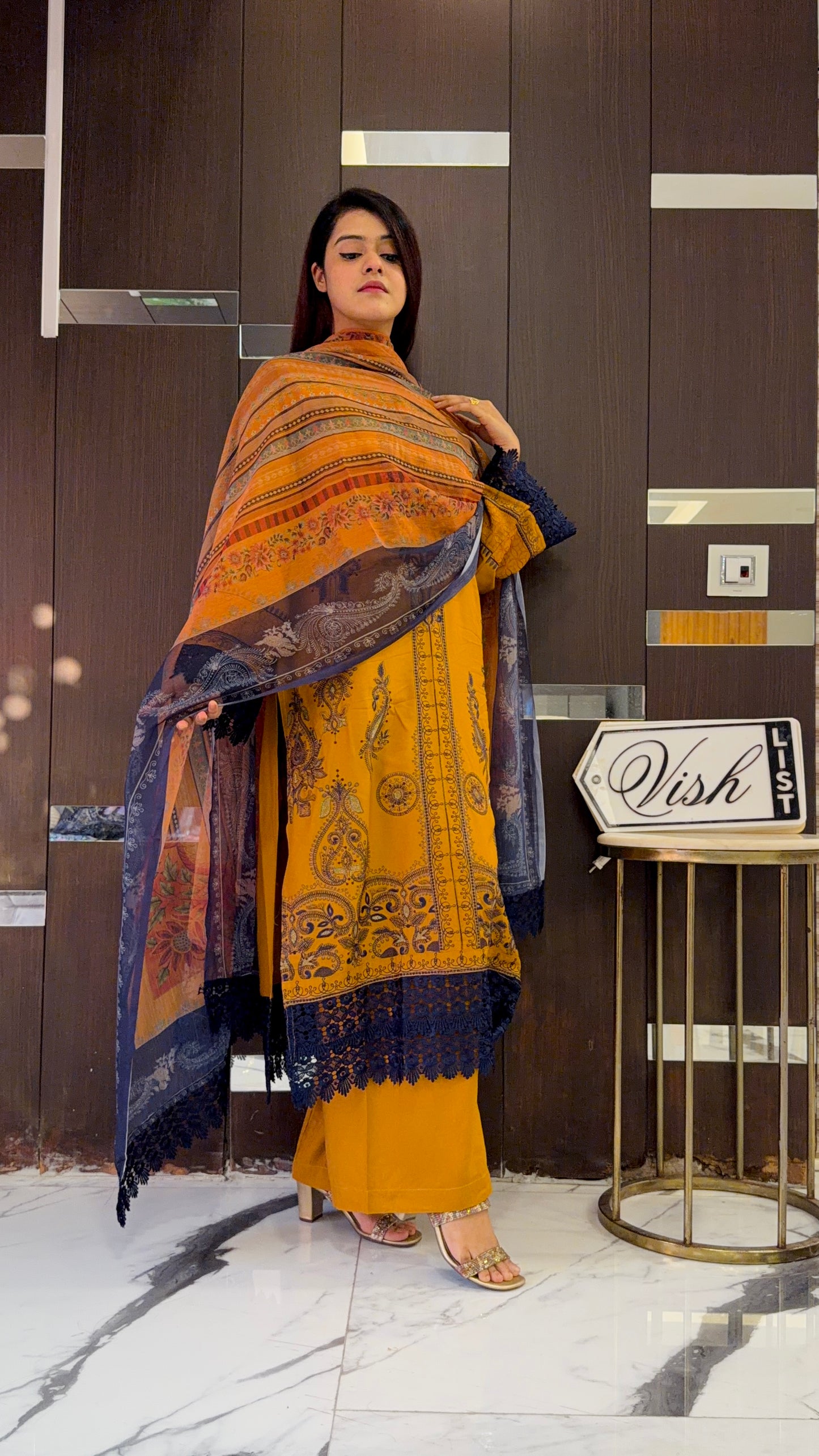 Jazmin Pakistani Luxe Lawn Set 06