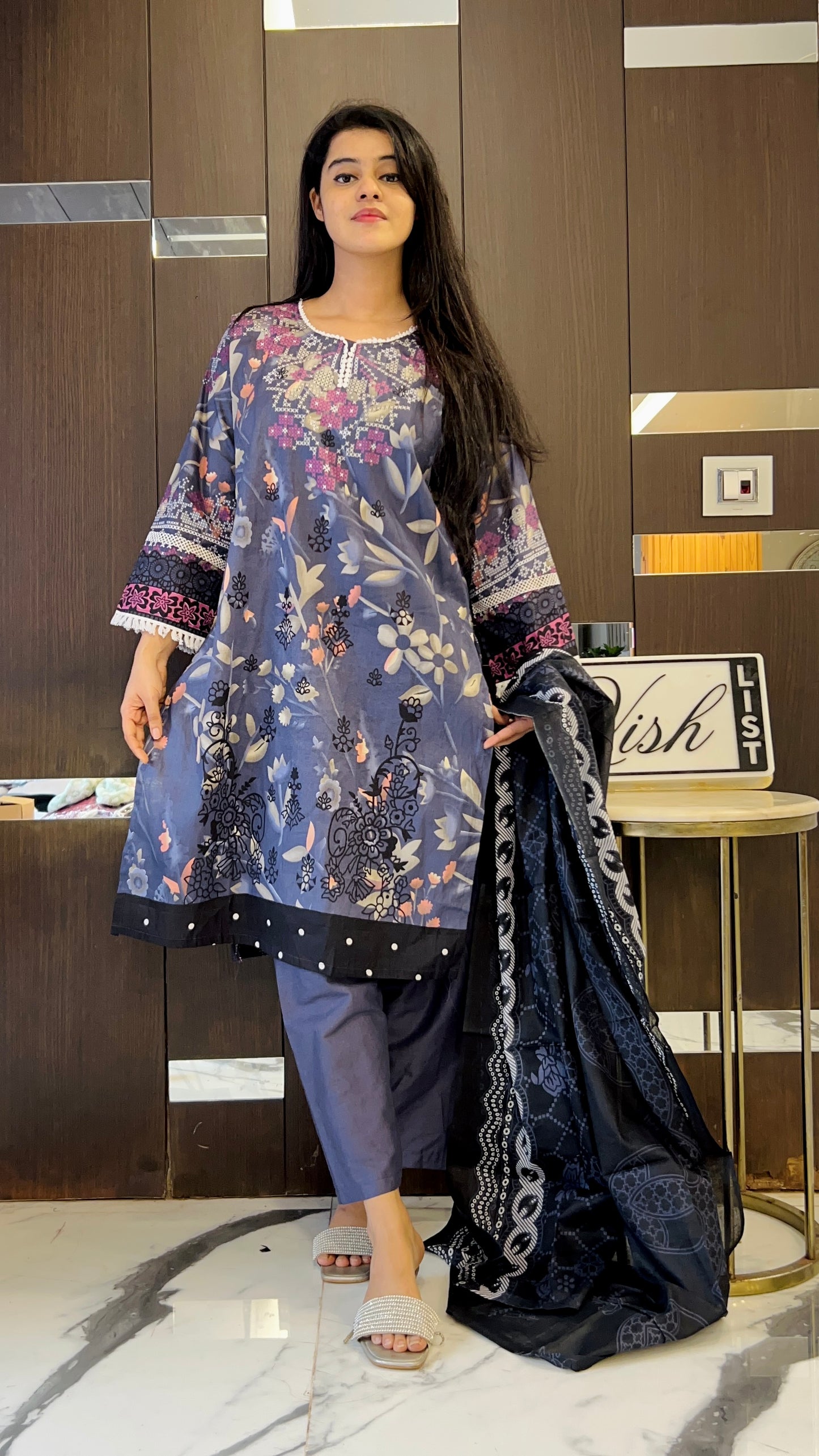 Nida Pakistani Lawn Set 04