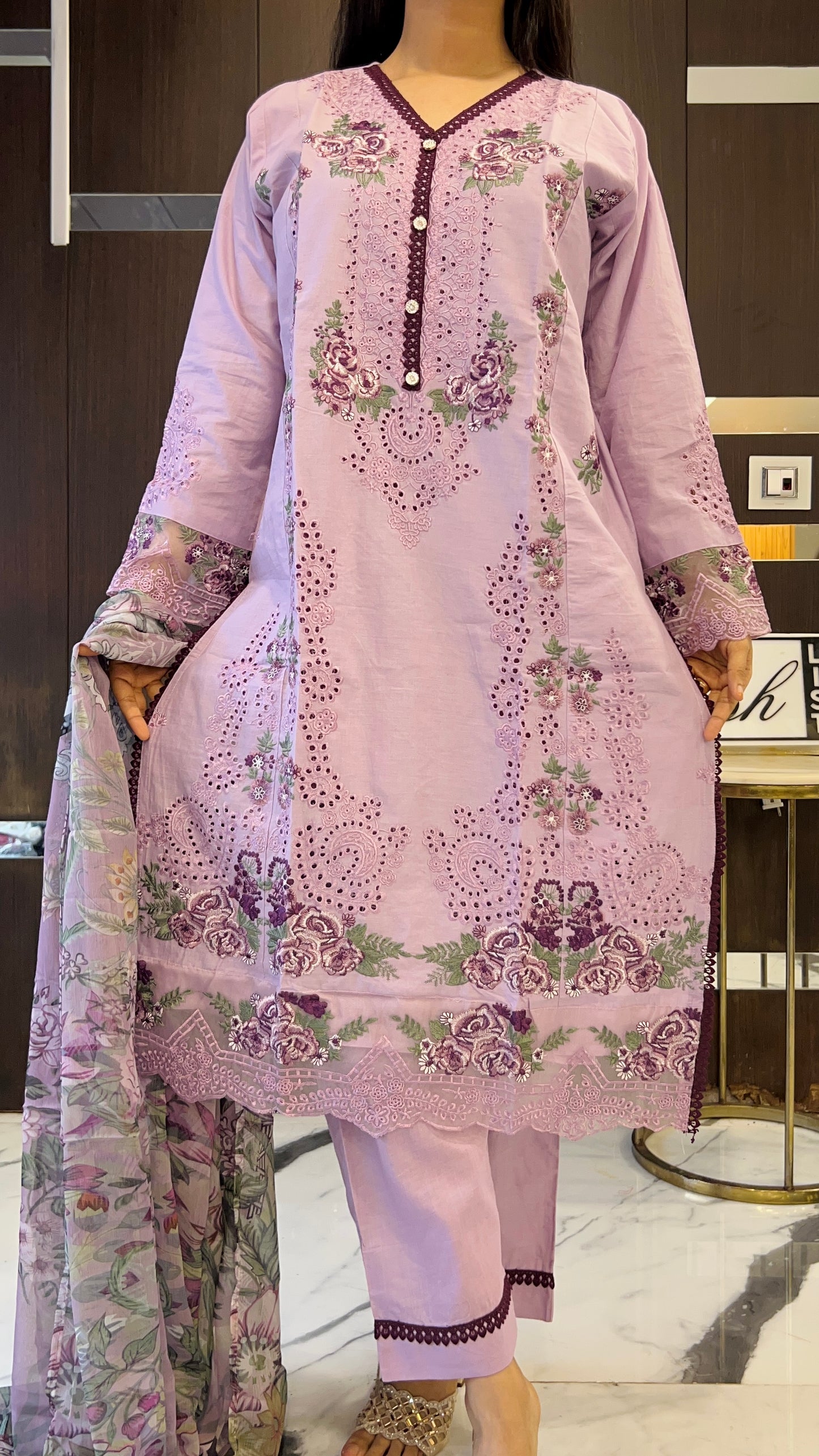 Lubna Pakistani Lawn Set 07