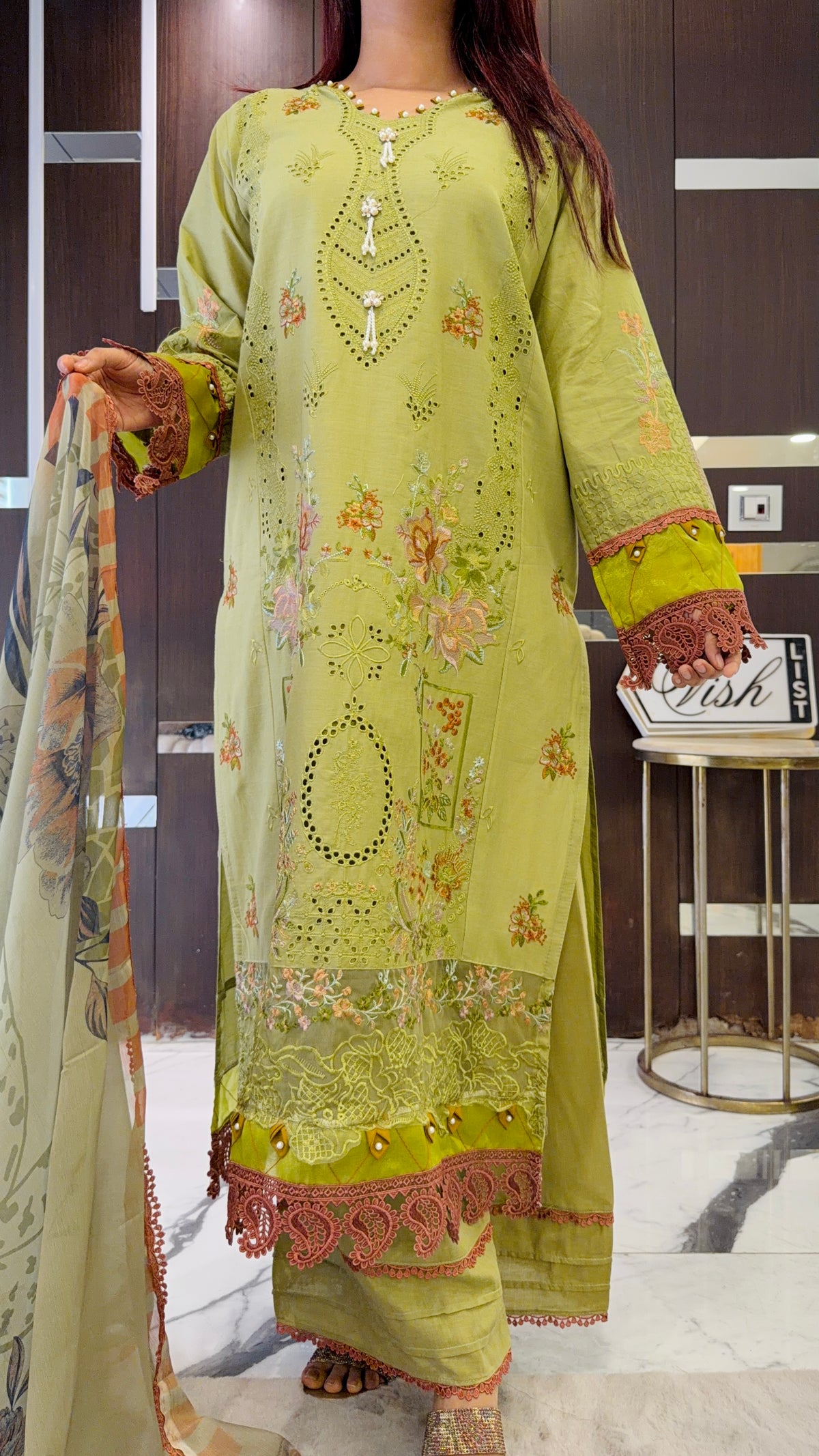 Izmir Pakistani Luxe Lawn Set 04