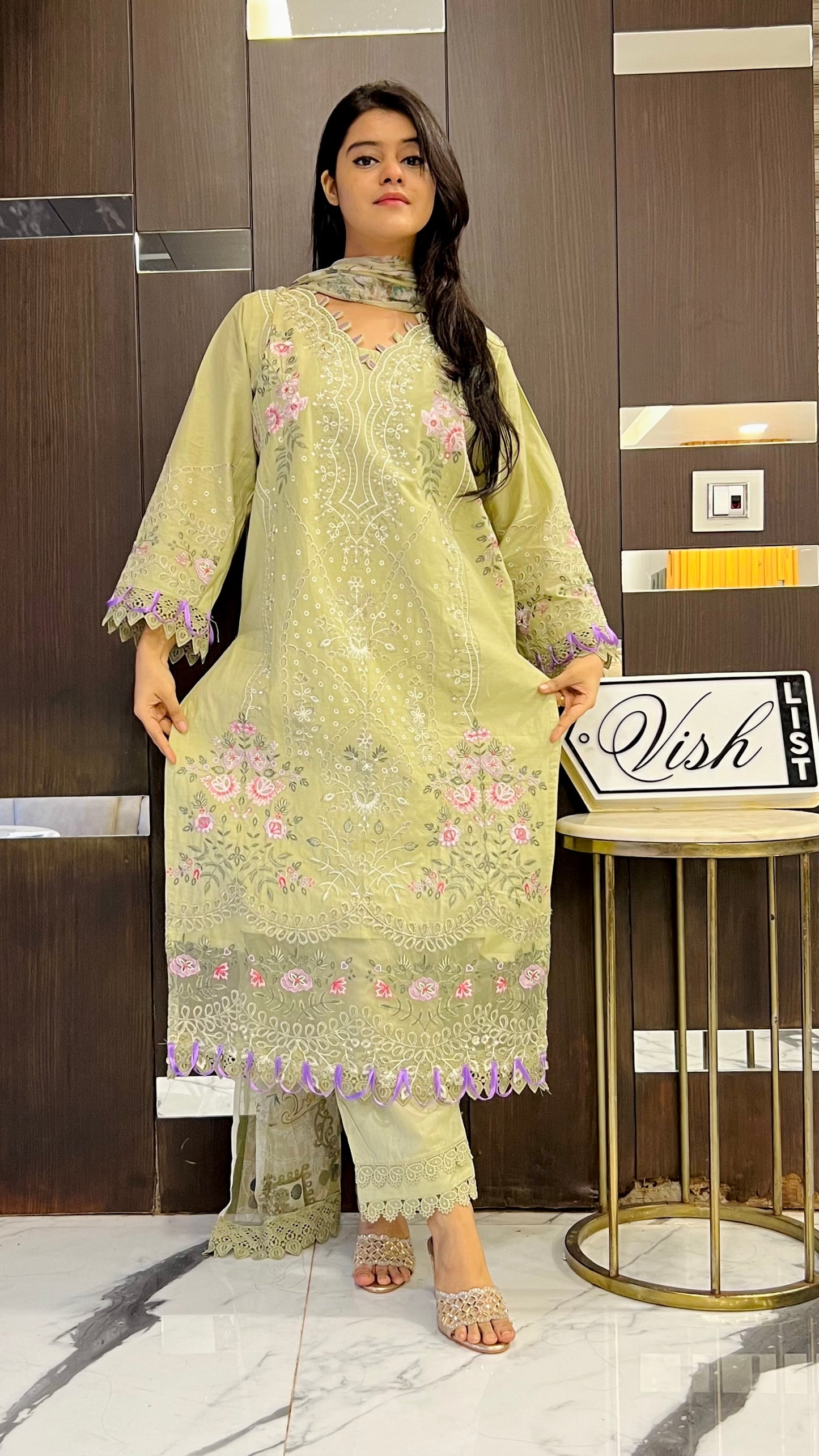 Hania Pakistani Luxe Lawn Set 05