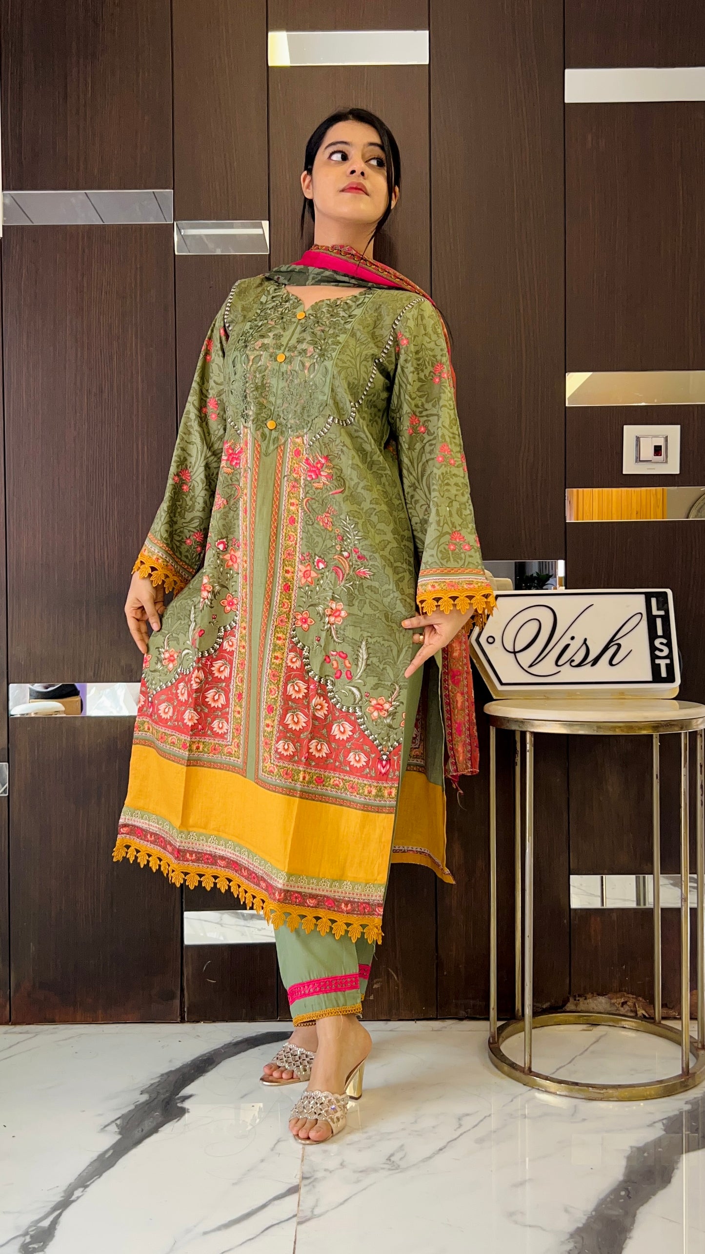 Laiba Pakistani Lawn Set 05