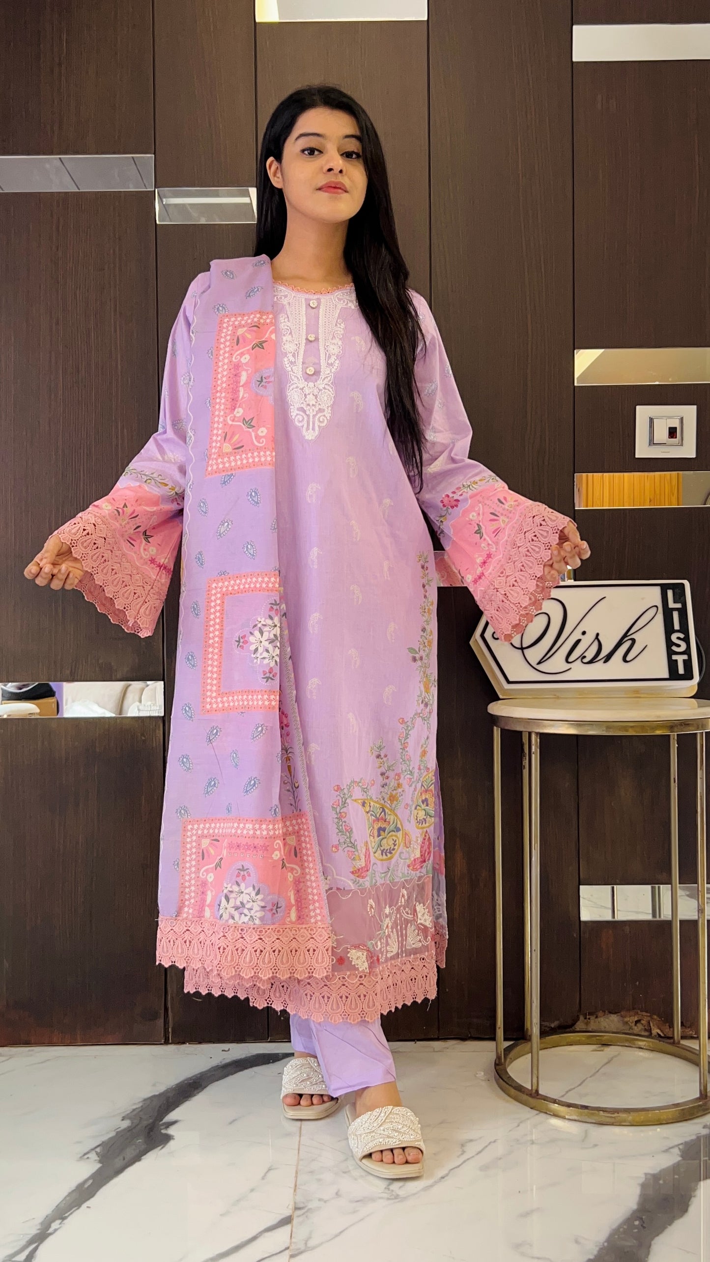 Laiba Pakistani Lawn Set 08
