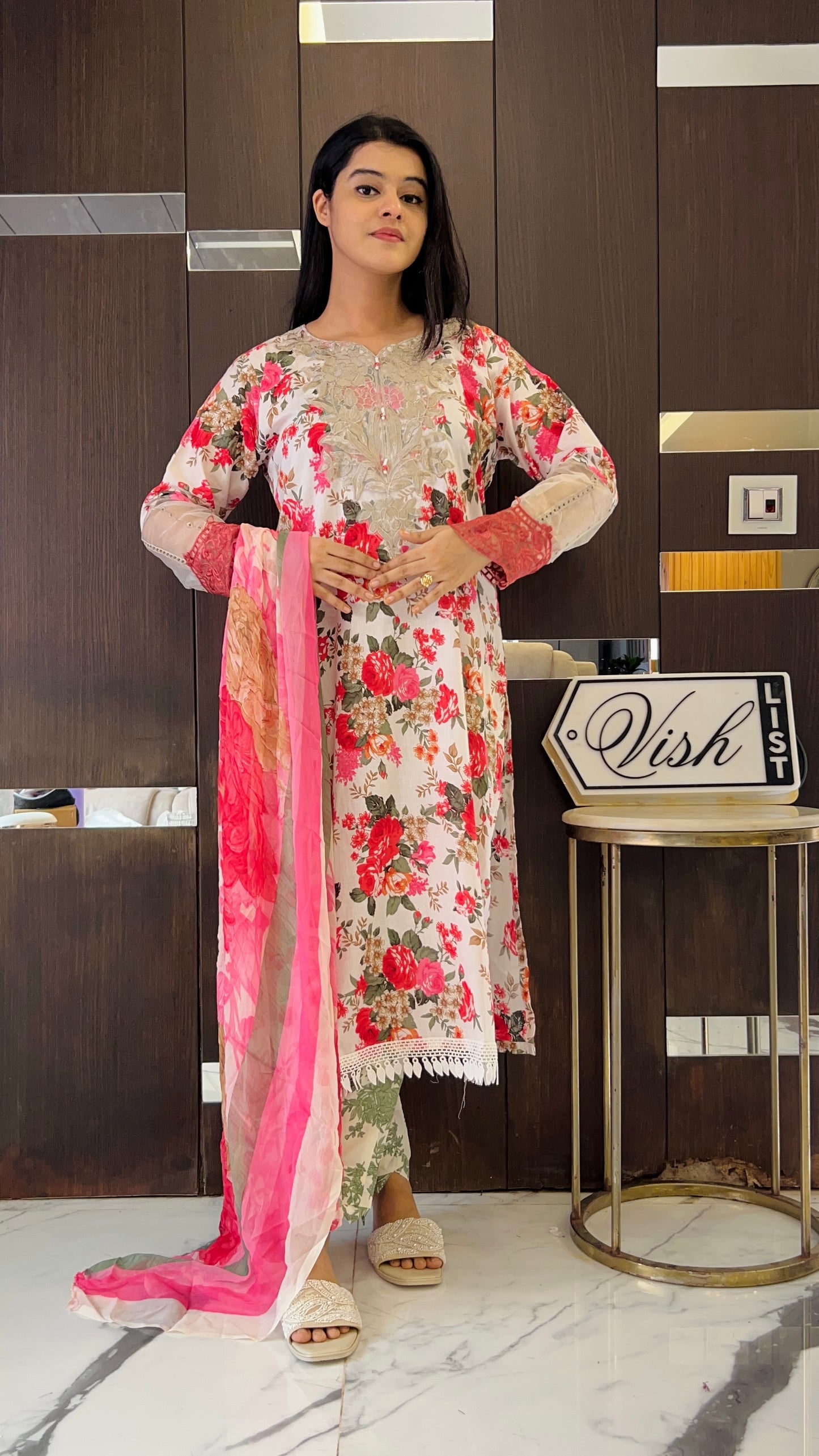 Laiba Pakistani Lawn Set 01