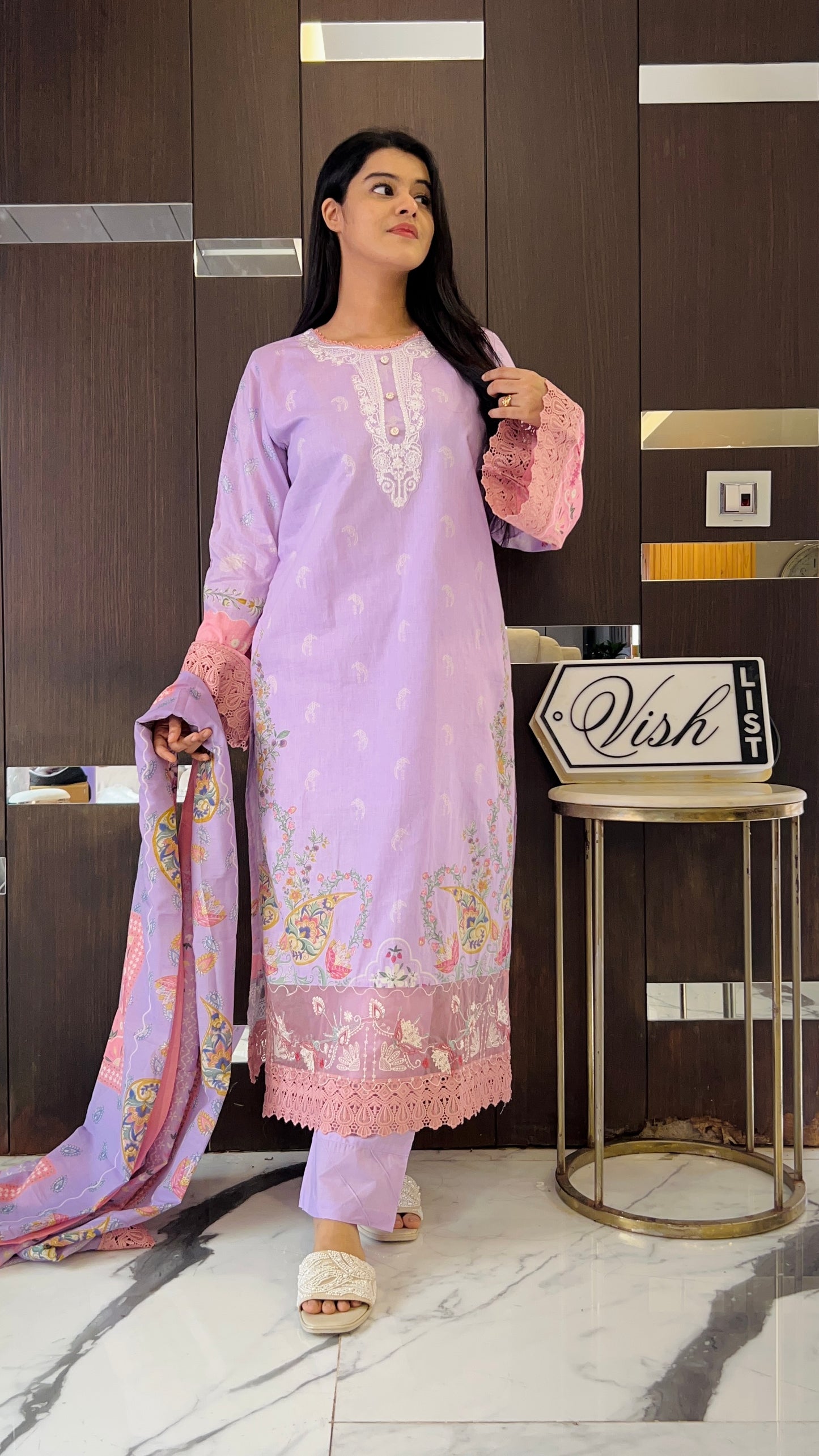 Laiba Pakistani Lawn Set 08