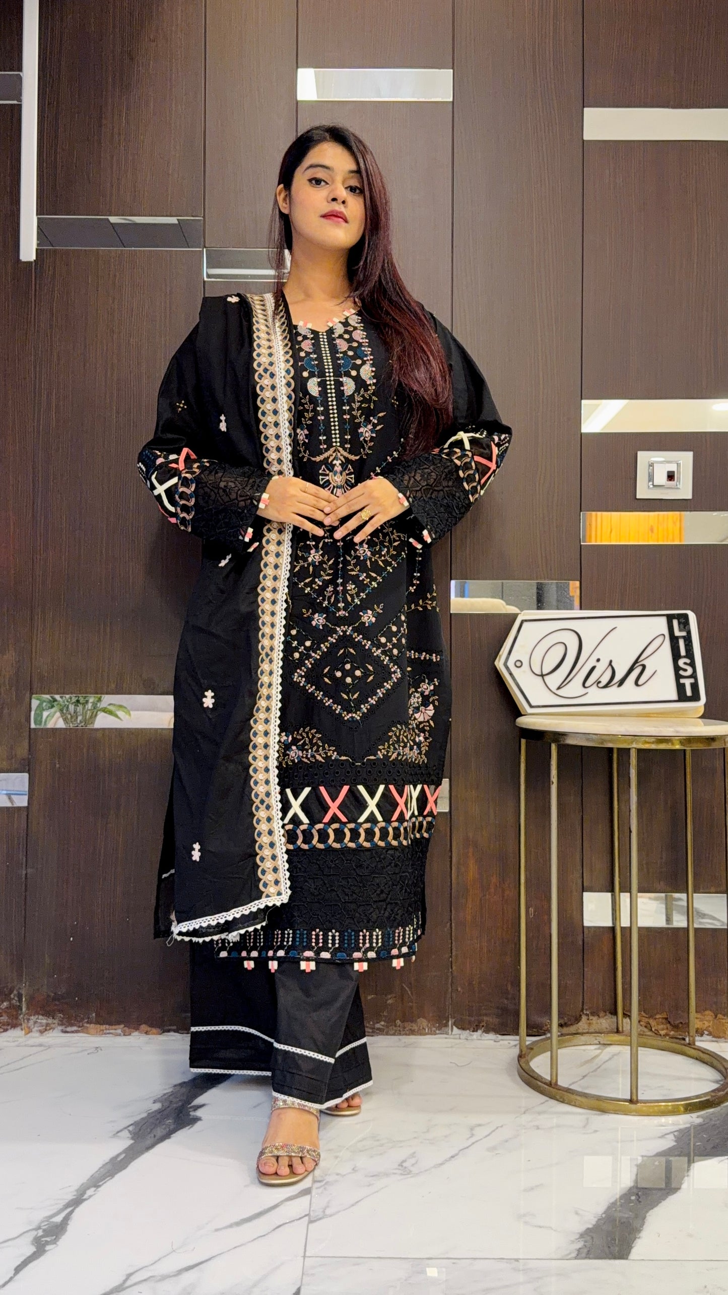 Yalina Pakistani Luxe Lawn Set 01