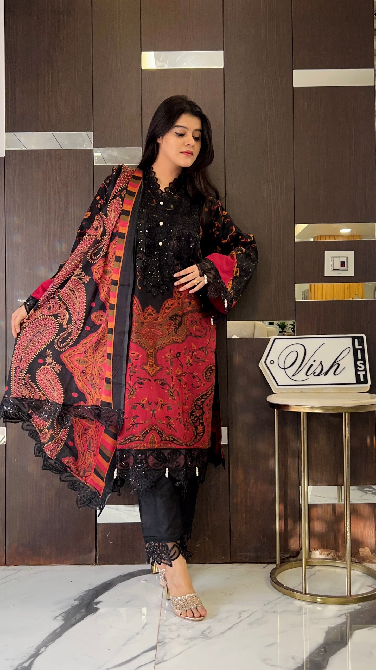 Durefishan Pakistani Lawn Set 01