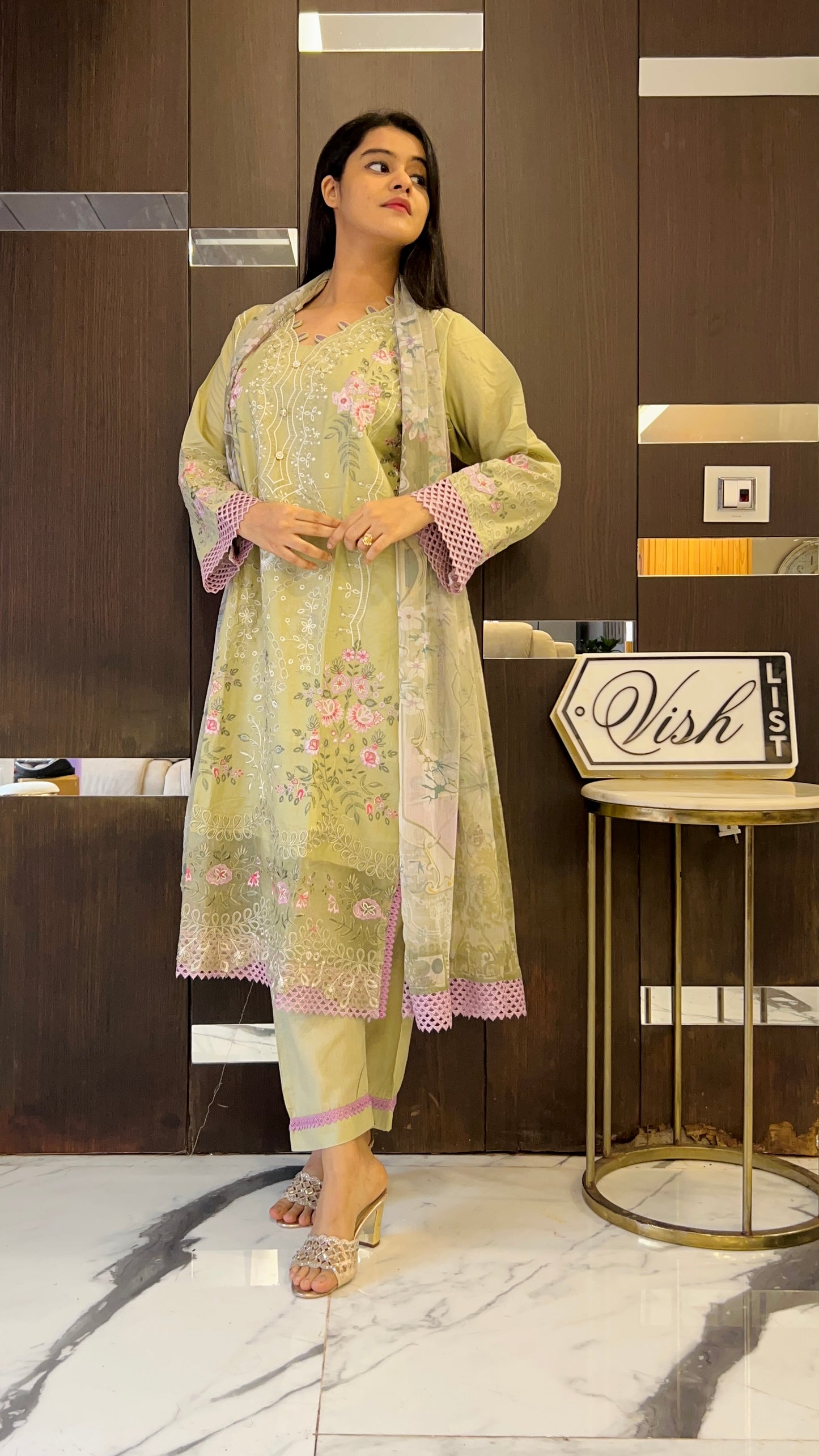 Lubna Pakistani Lawn Set 06