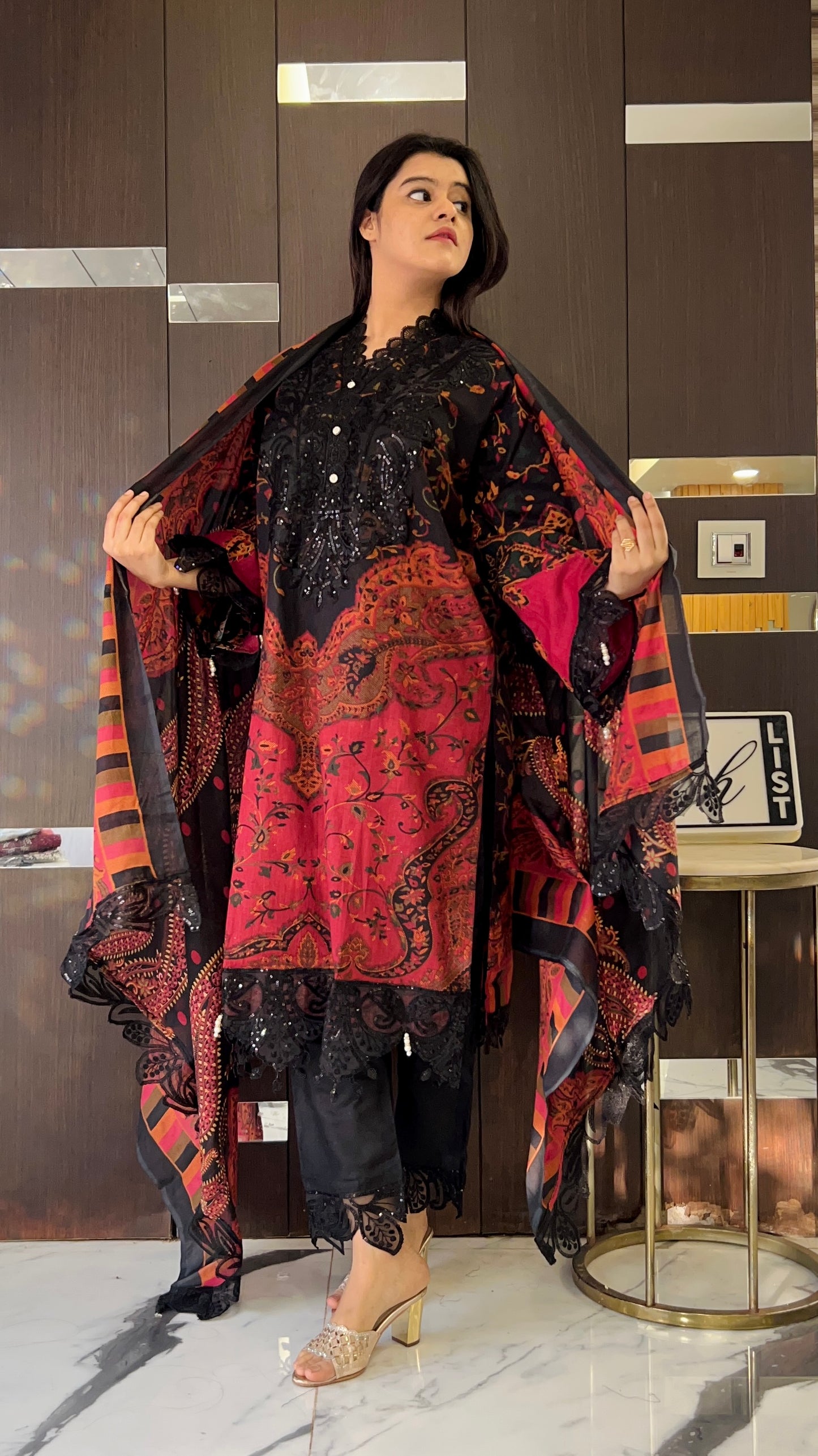 Durefishan Pakistani Lawn Set 01
