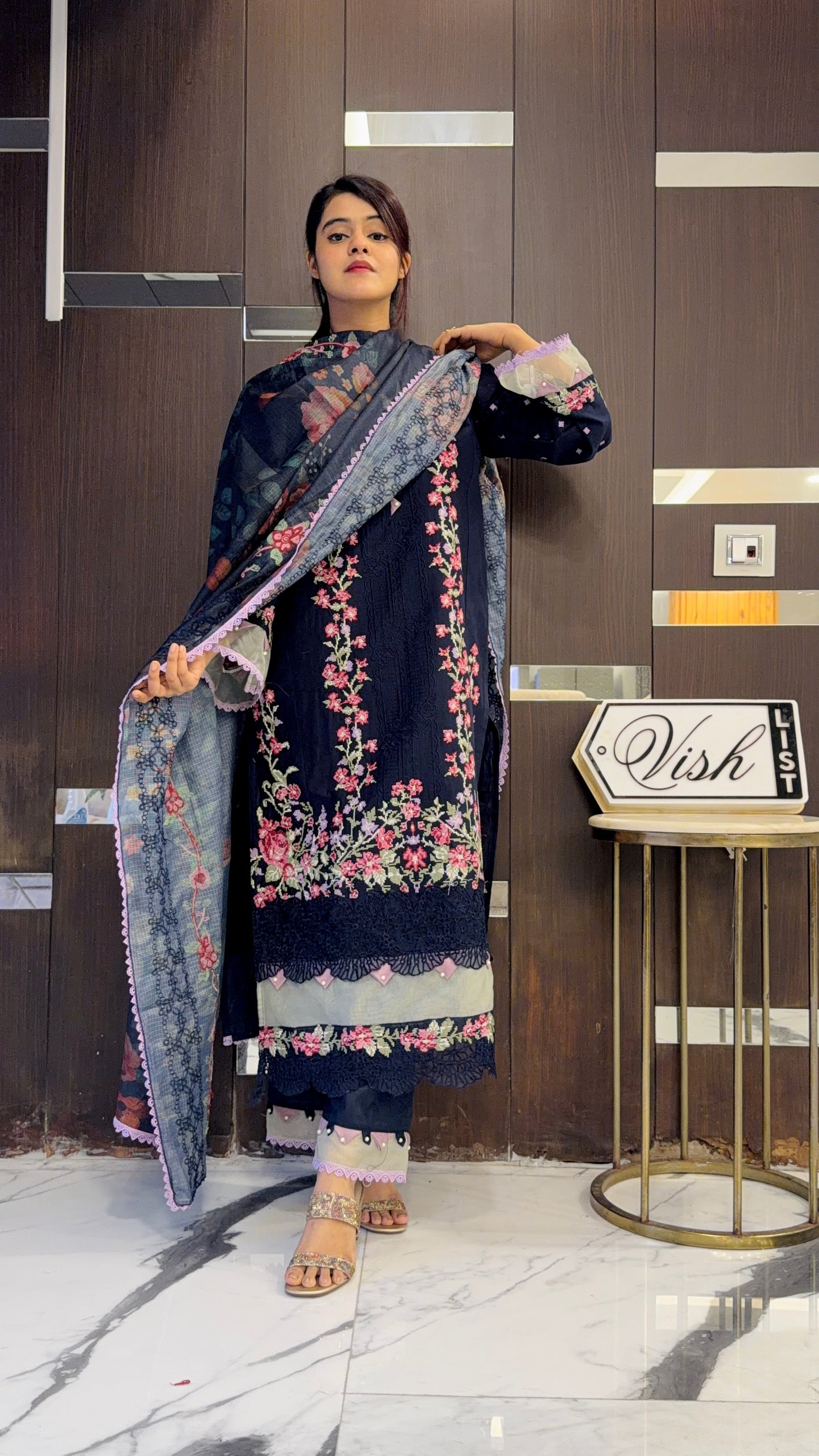 Anah Pakistani Lawn Set 02