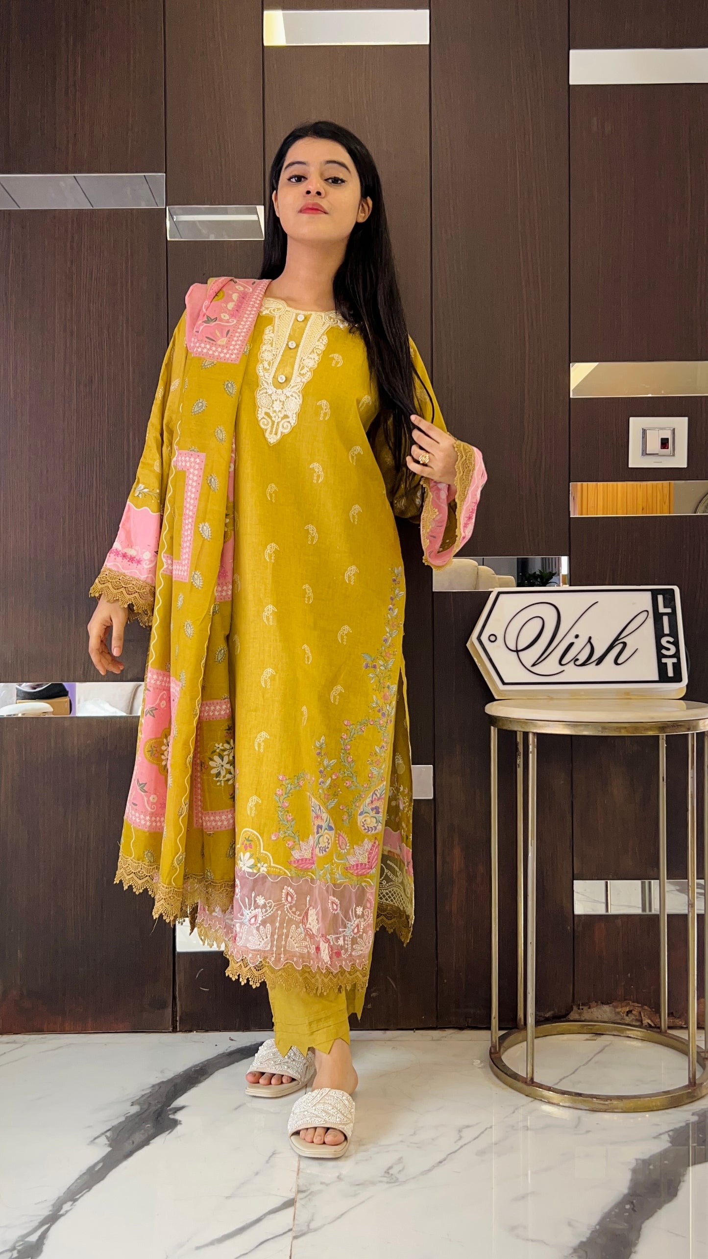 Laiba Pakistani Lawn Set 09