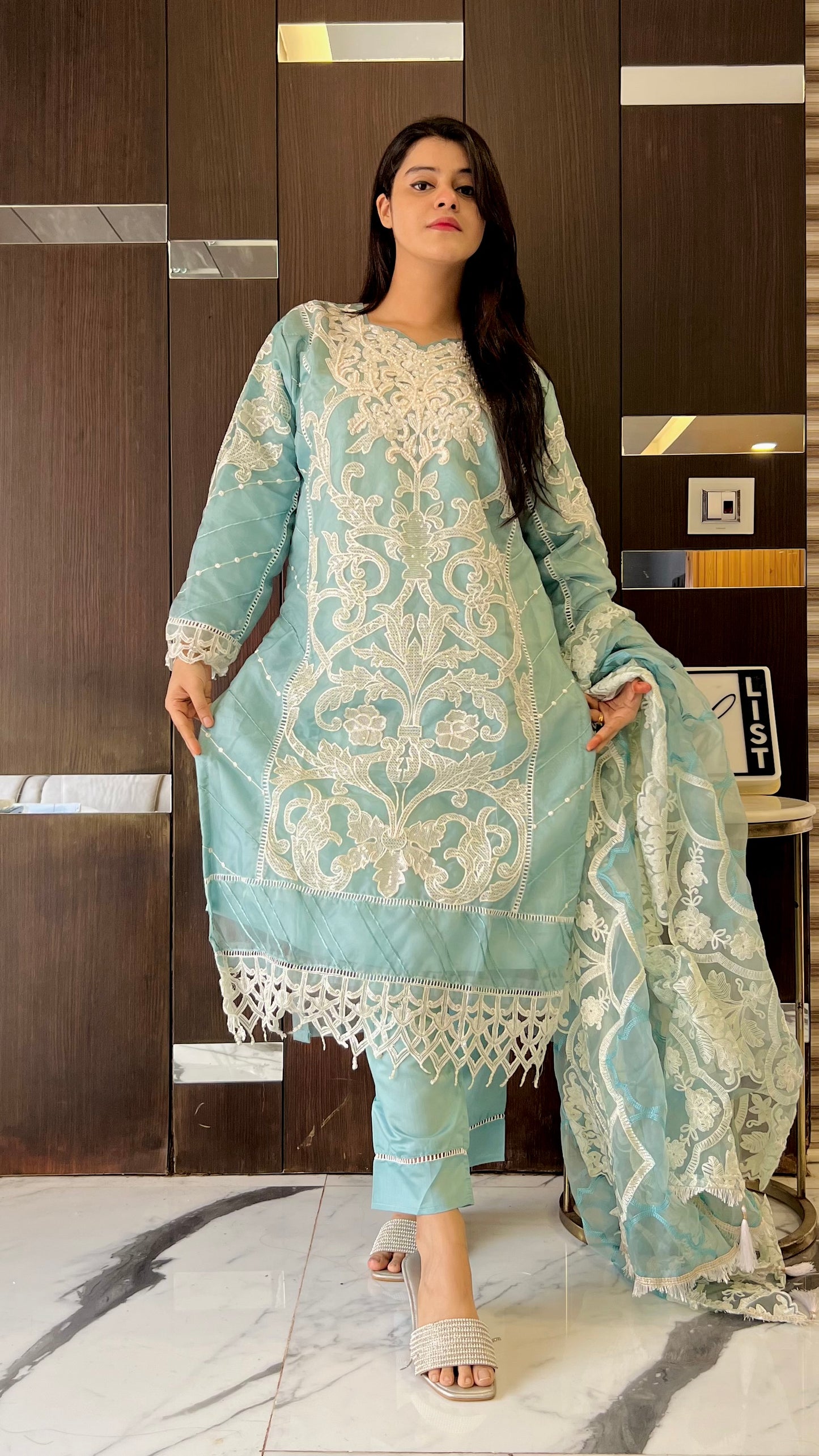 Safeera Pakistani Formal 02