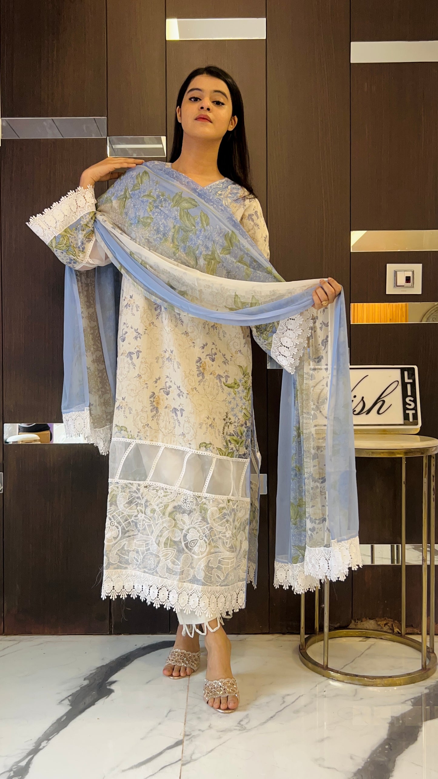 Laiba Pakistani Lawn Set 15